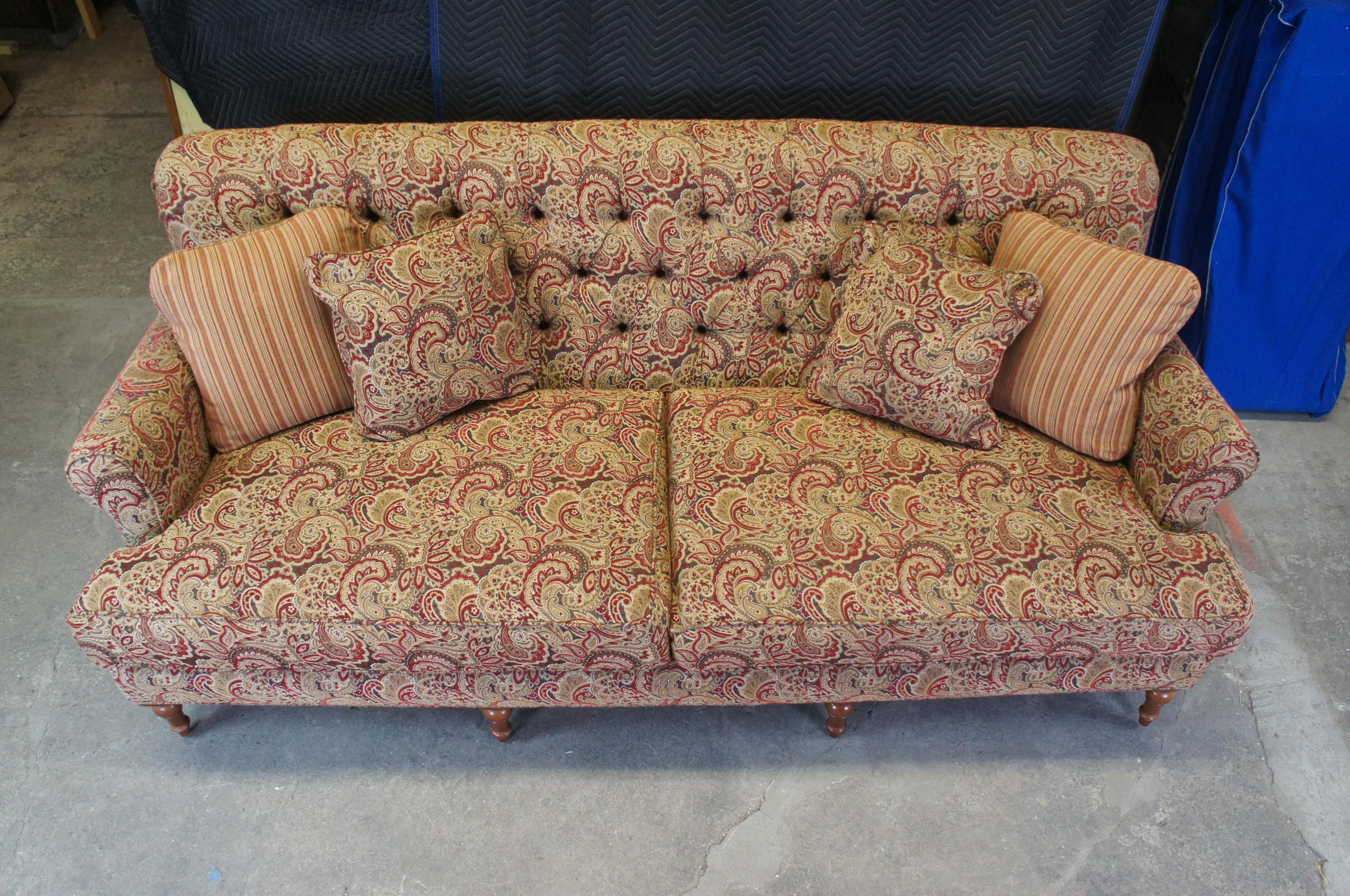 Vintage Arhaus Cambridge Kollektion getuftete Paisley gepolsterte Sofa-Kommode 97 im Zustand „Gut“ im Angebot in Dayton, OH