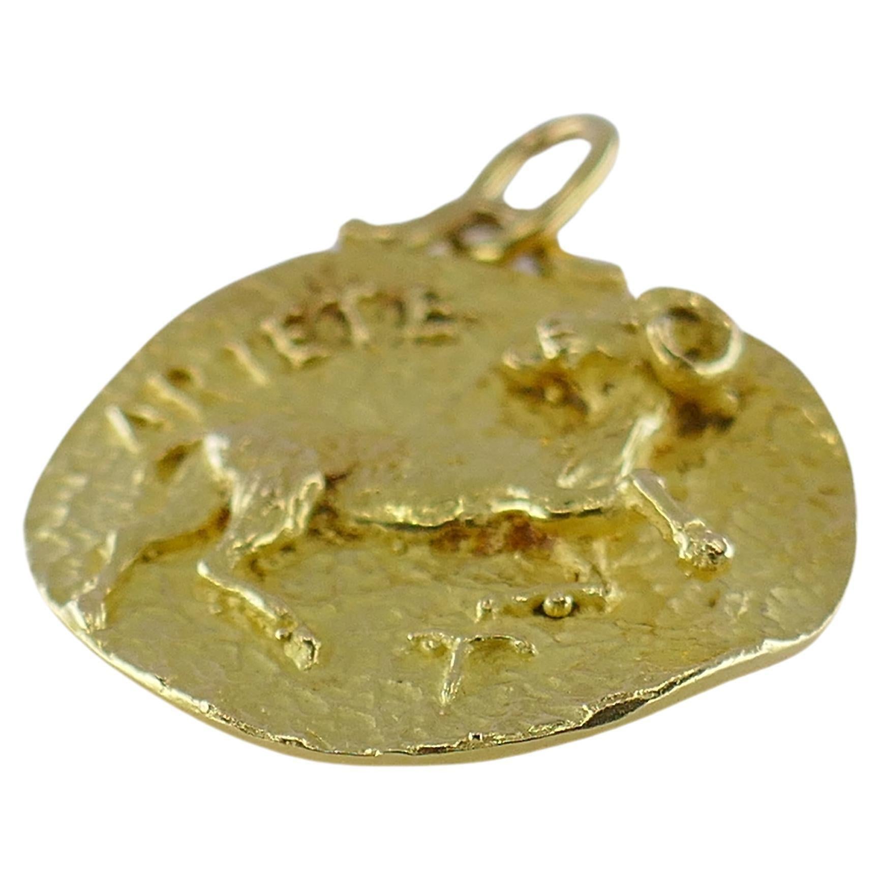 Vintage Aries Astrological Pendant 18k Gold In Excellent Condition In Beverly Hills, CA