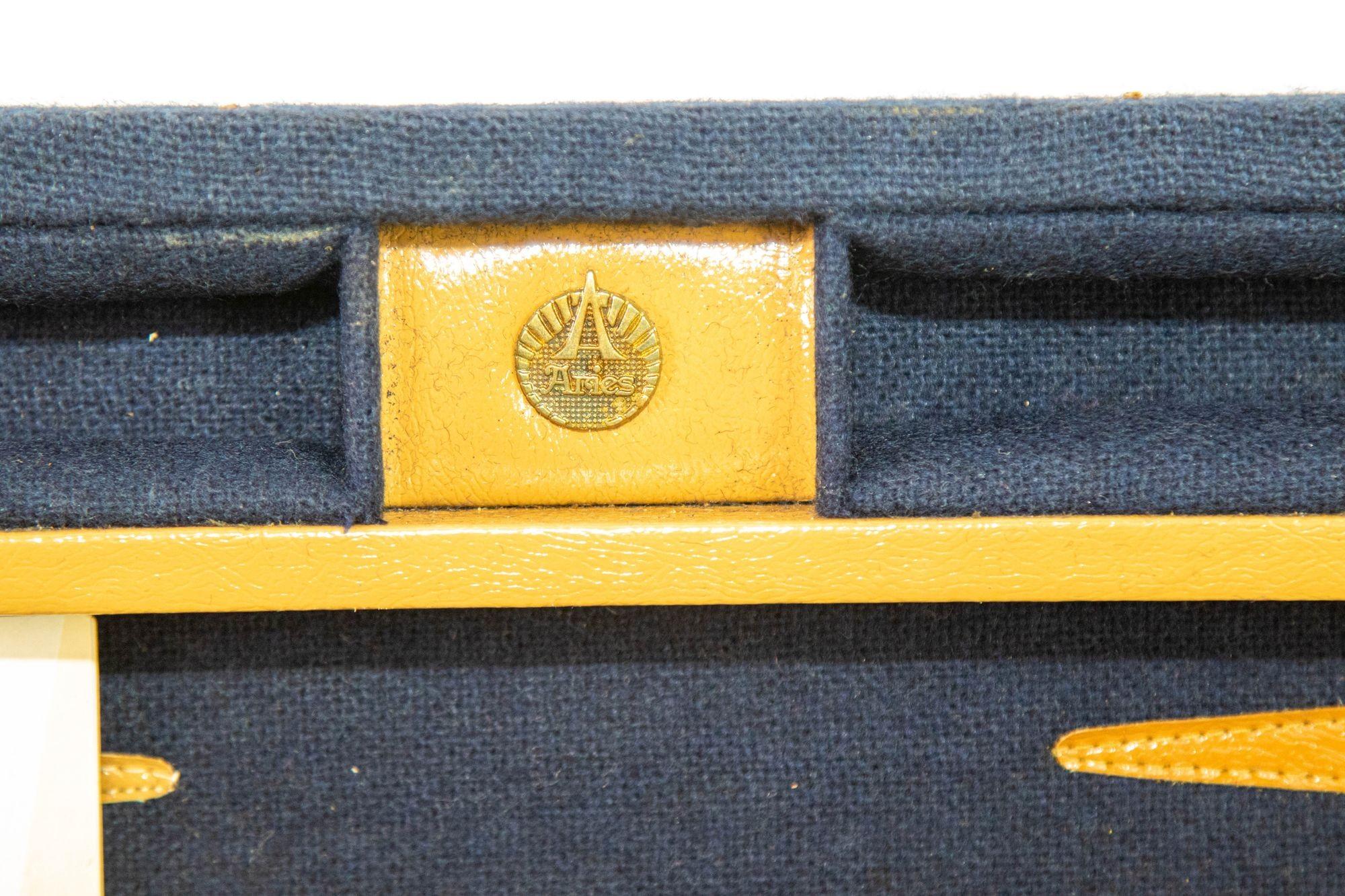 Vintage Aries Backgammon Set in a Blue Briefcase 1970s 4
