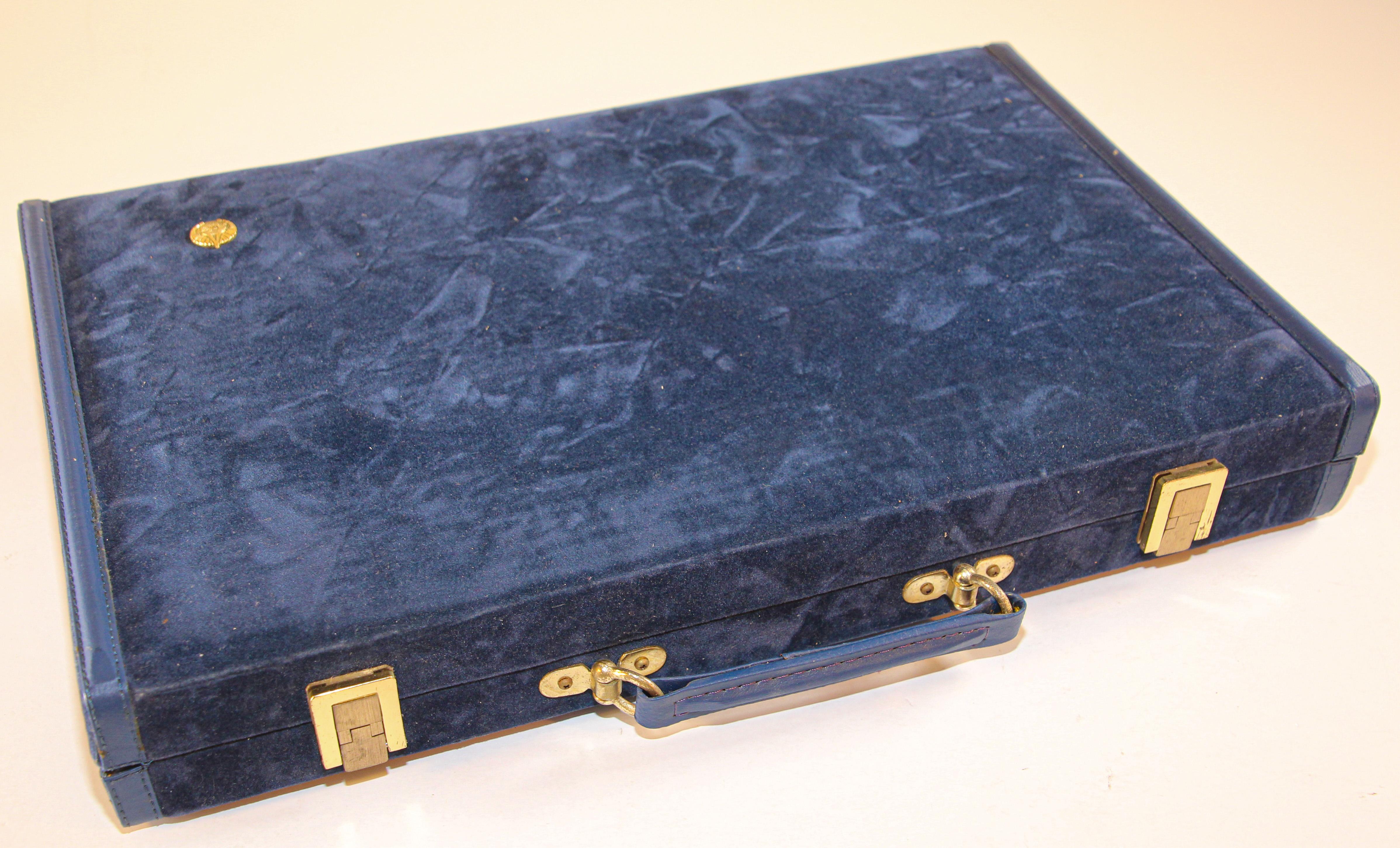 Vintage Aries Backgammon Set in a Blue Briefcase 1970s  5