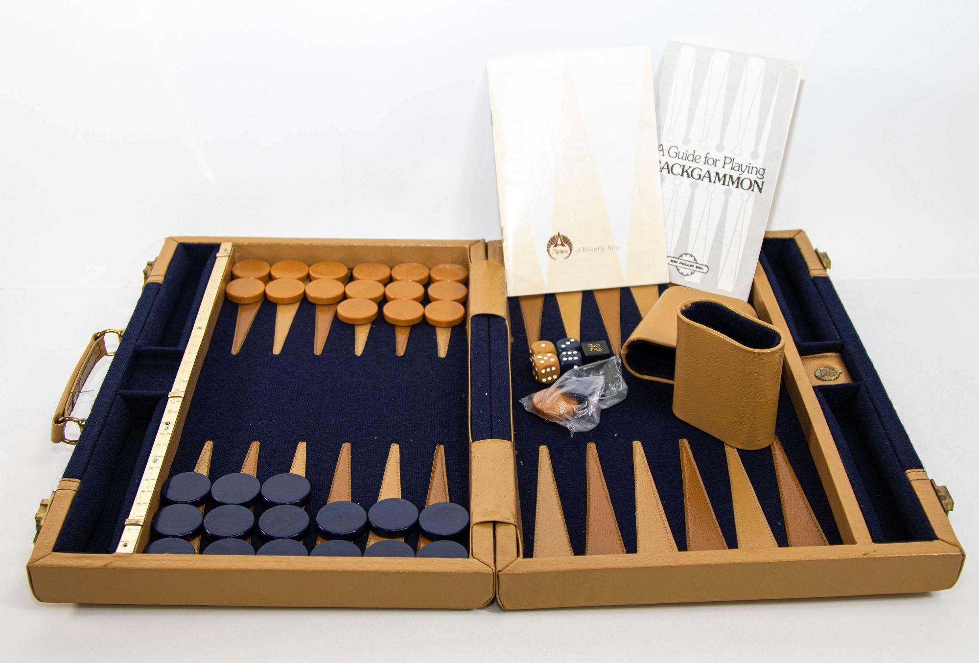Vintage collector Aries Backgammon set in a briefcase blue velvet fabric 1970s.
This is an exclusive Aries of Beverly Hills Backgammon professional set crafted in an exterior blue wool fabric and faux beige leather.
It securely closes with two brass