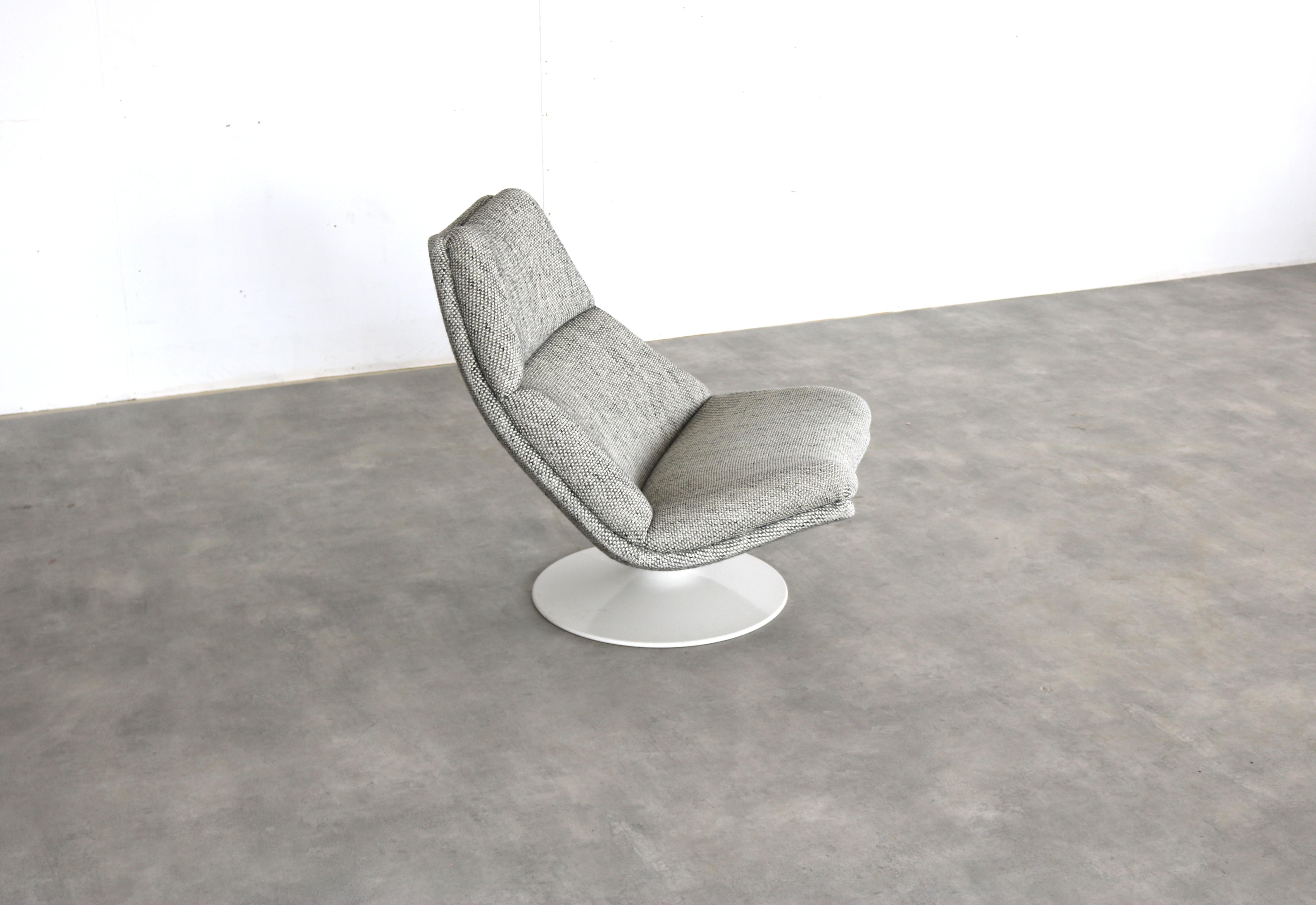 vintage armchair  Artifort lounge chair  60s design (Mitte des 20. Jahrhunderts) im Angebot