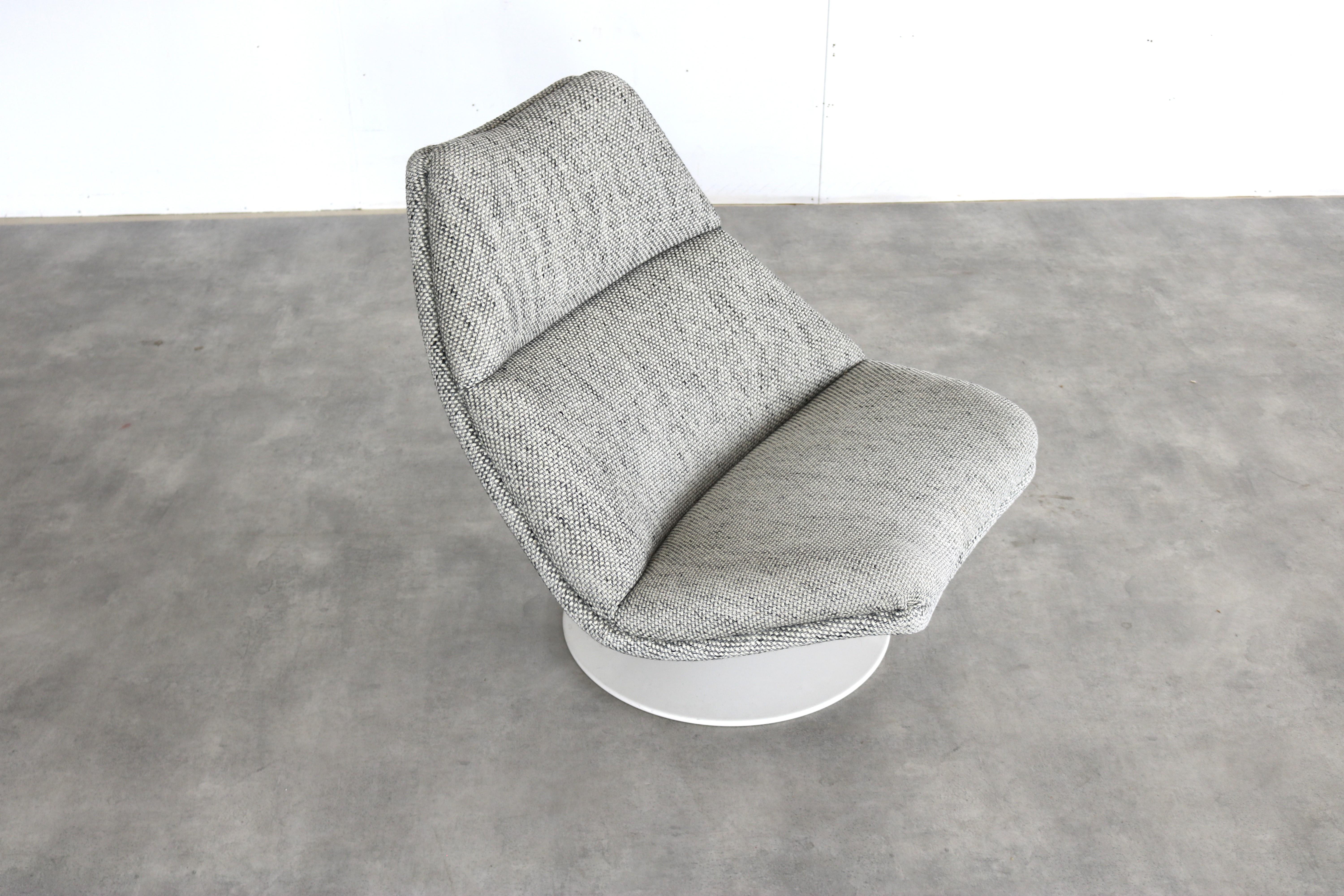 vintage armchair  Artifort lounge chair  60s design (Metall) im Angebot