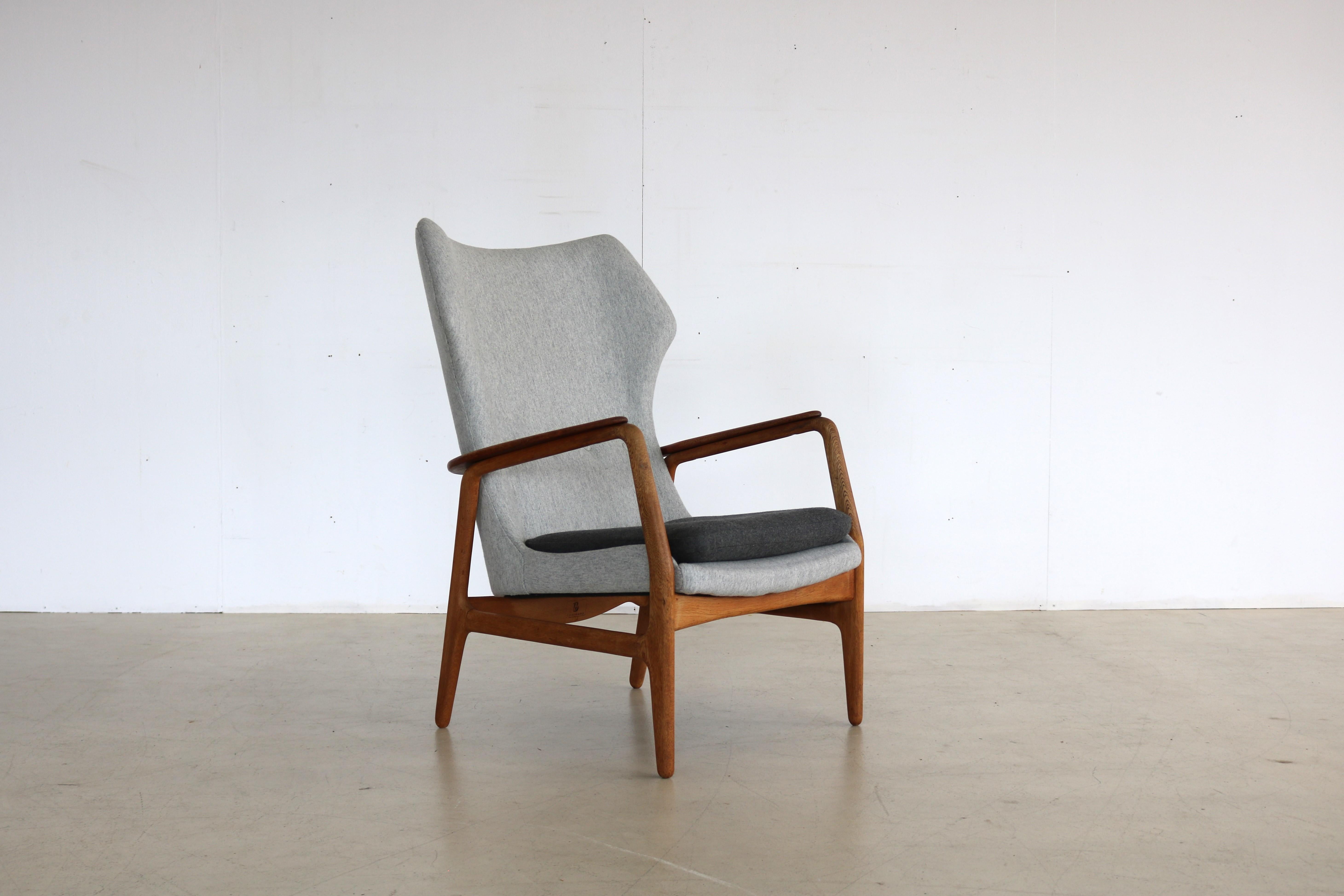 vintage armchair  easy chair  Bovenkamp  60's

period  60's
designs  Aksel Bender Madsen  Upper Camp  The Netherlands
conditions  excellent  minimal signs of use  newly upholstered
size  100 x 66 x 80 (hxwxd) seat height 44 cm;

details  oak; teak;
