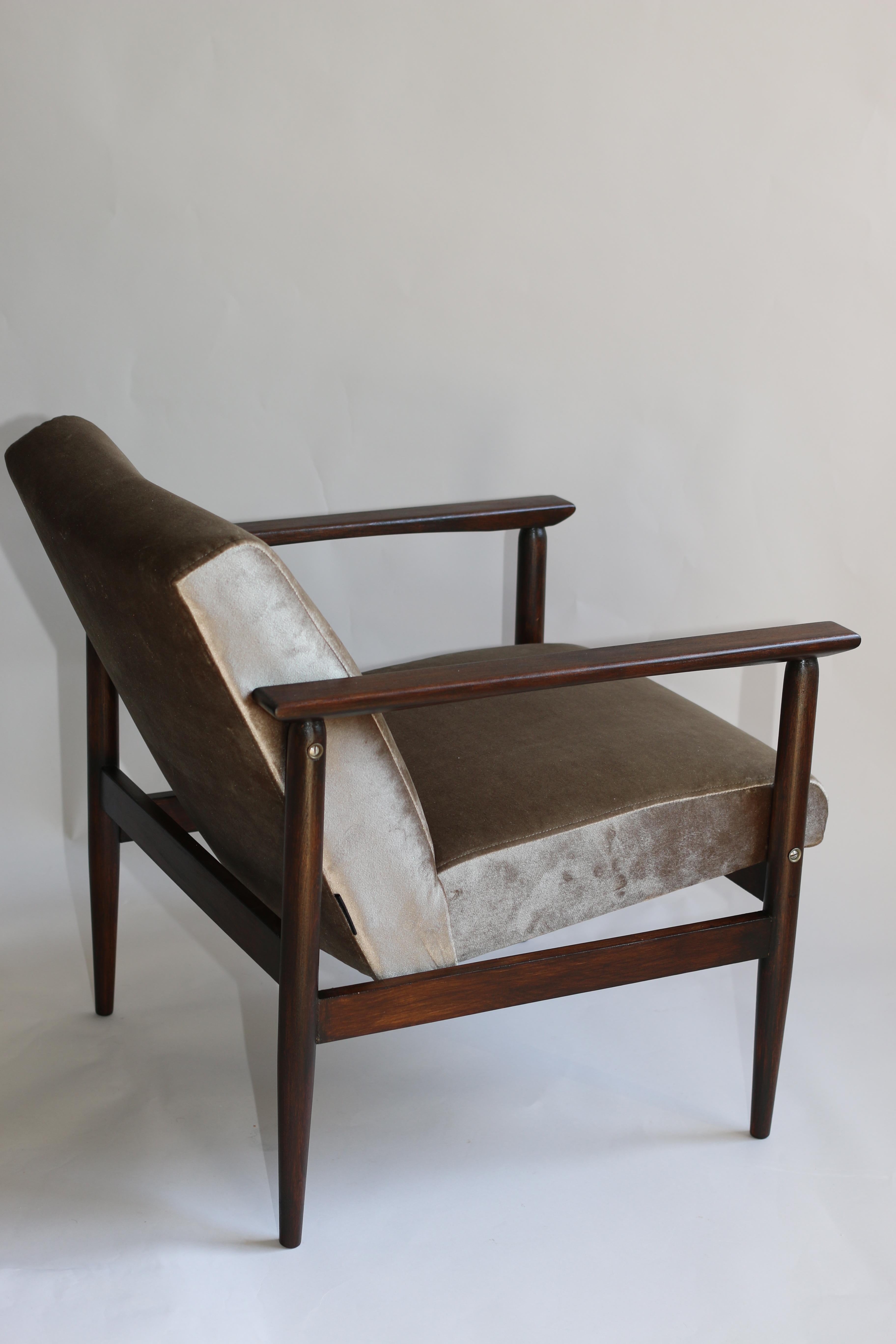 Vintage Armchair in Beige Velvet from 1970s In Excellent Condition For Sale In Wroclaw, PL