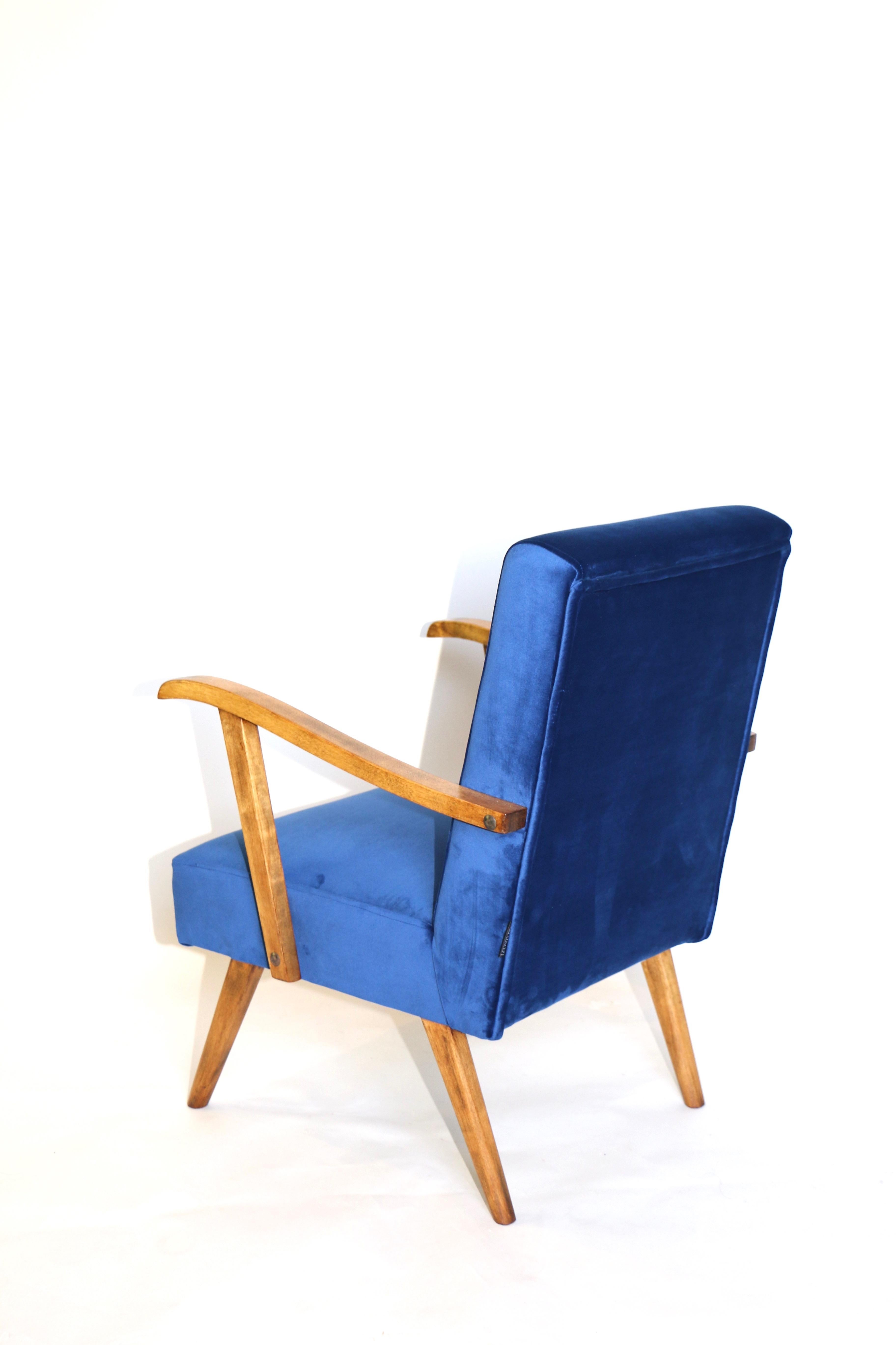Vintage Armchair in Blue Velvet from 20 Century For Sale 4