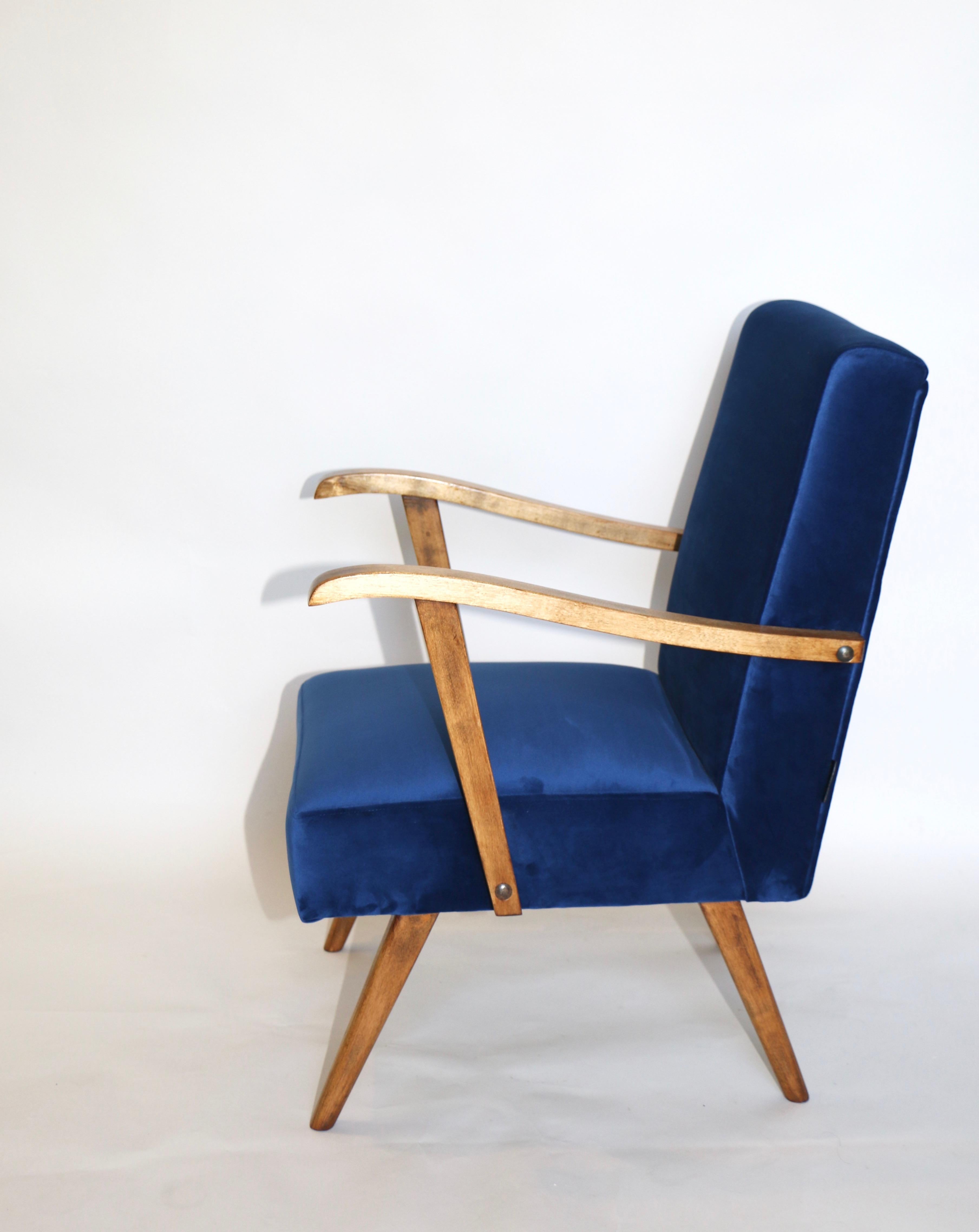 Vintage Armchair in Blue Velvet from 20 Century For Sale 5