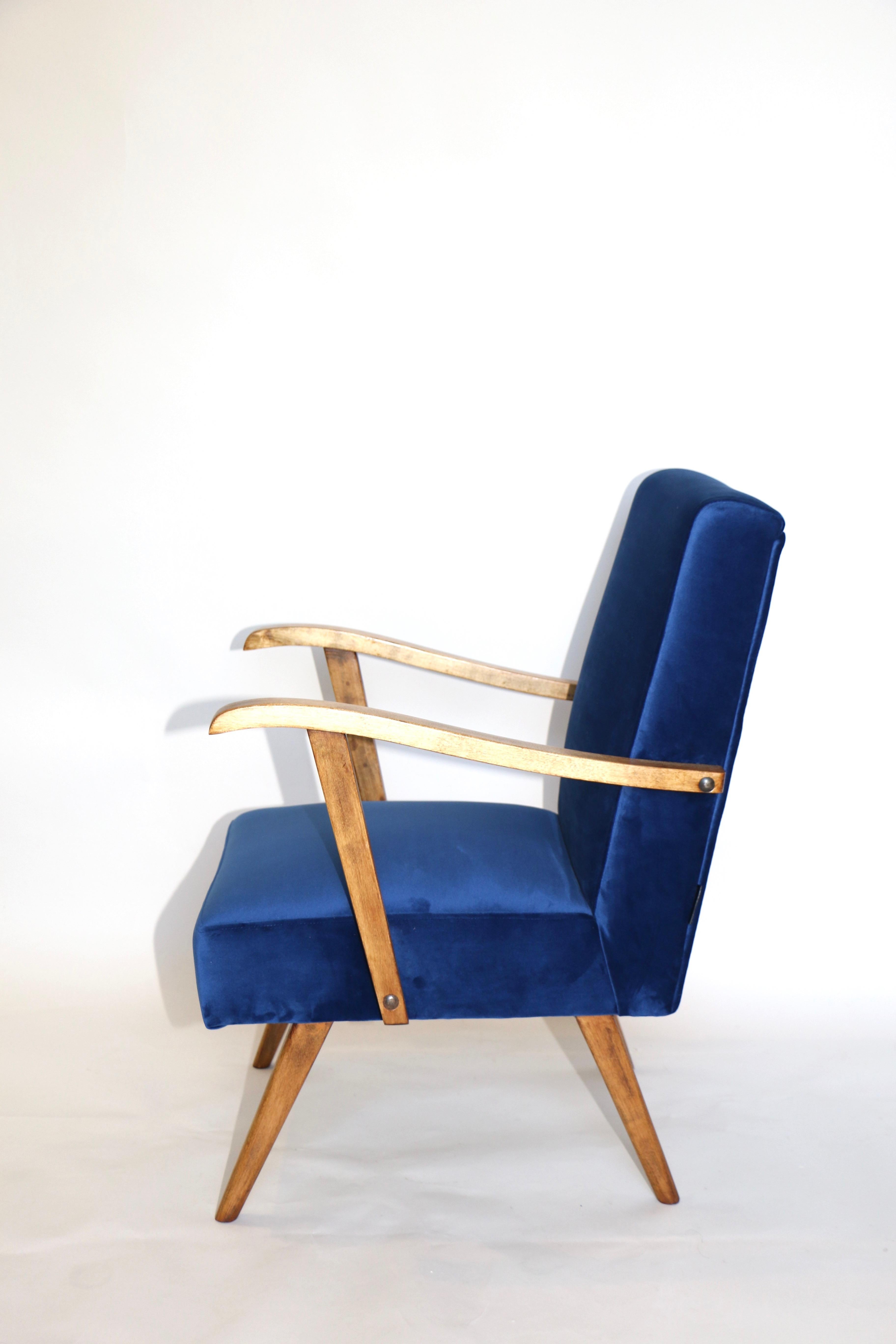 Vintage Armchair in Blue Velvet from 20 Century For Sale 6