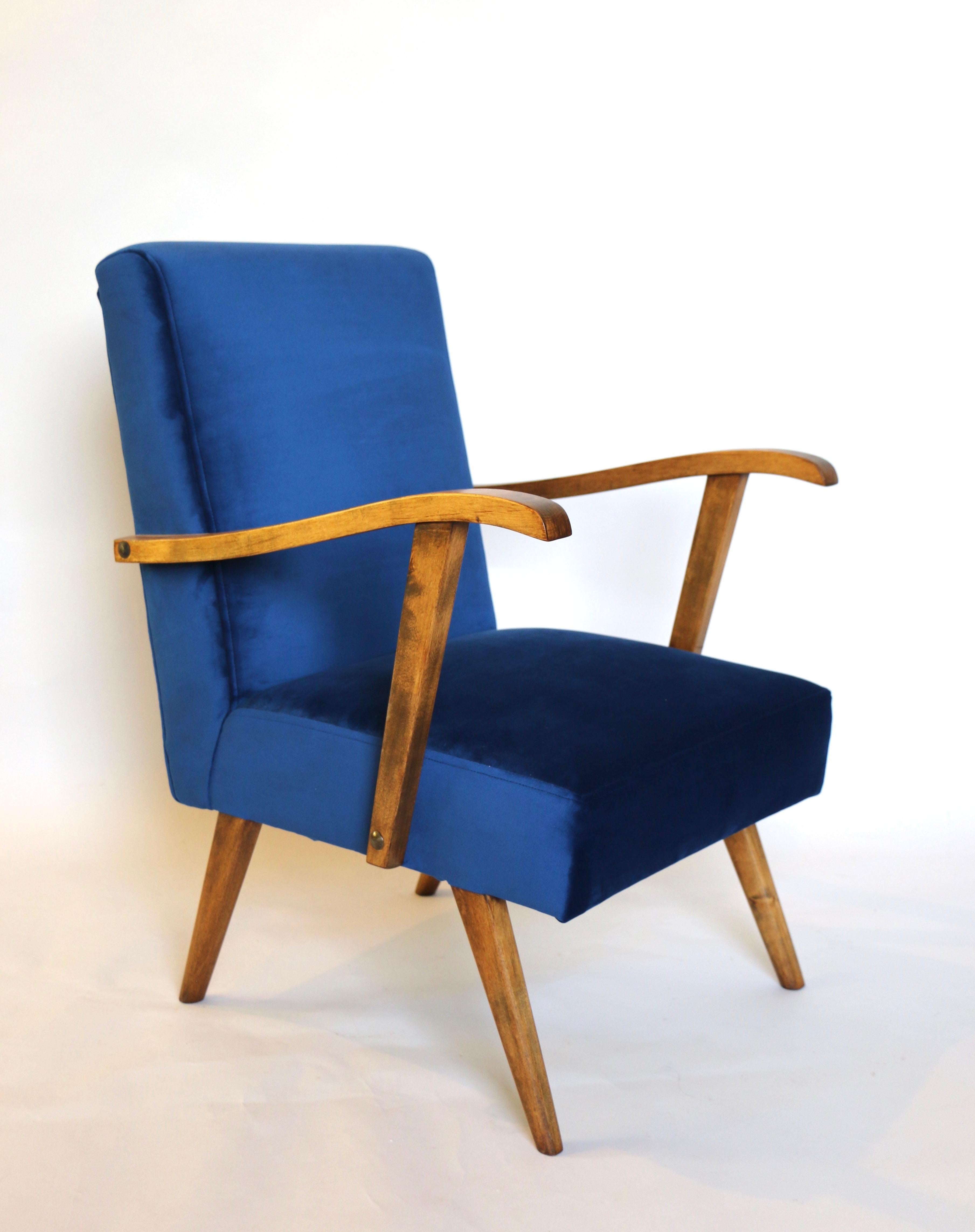 Mid-Century Modern Vintage Armchair in Blue Velvet from 20 Century For Sale
