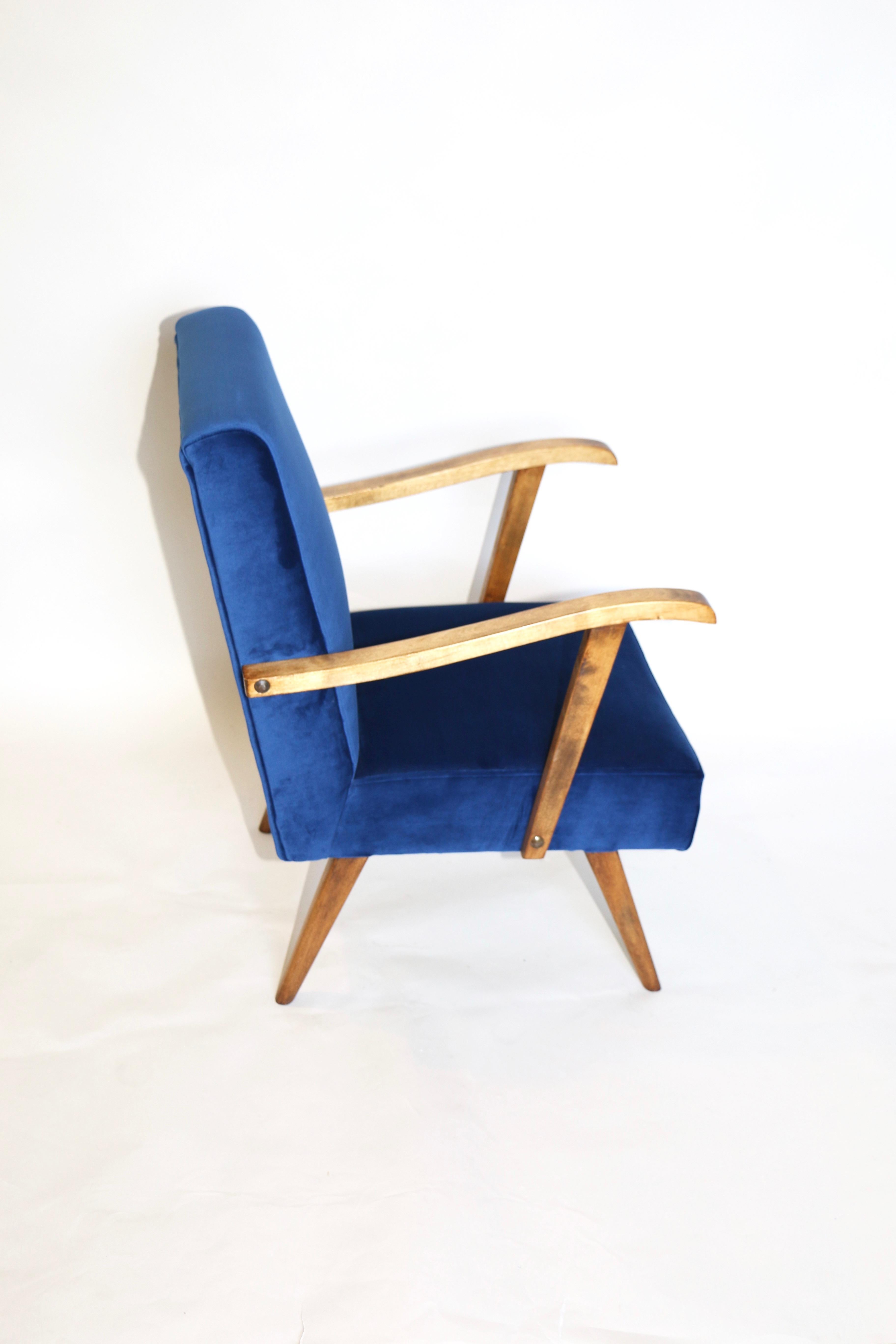 Vintage Armchair in Blue Velvet from 20 Century For Sale 1