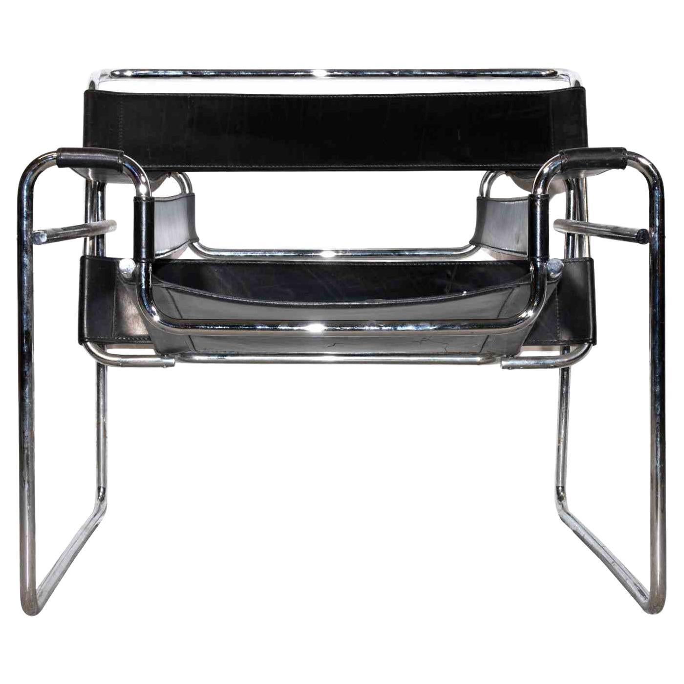 Vintage armchair is an original design furniture realized in the 1970s.

Chromed steel and leather armchair in the style of Marcel Breuer.

Good conditions.

A perfect design item to give elegance to your room!
 