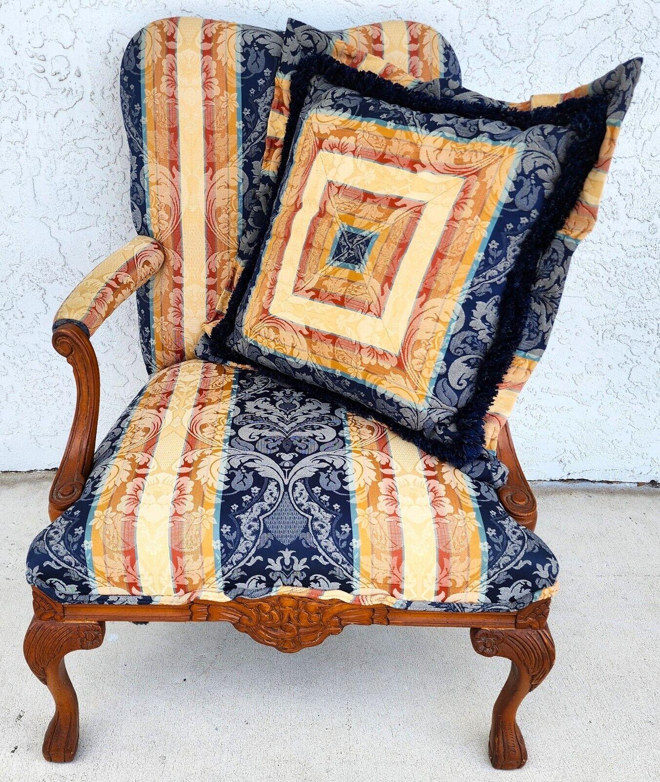 Für die vollständige Artikelbeschreibung klicken Sie auf WEITERLESEN am Ende dieser Seite.

Vintage Sessel italienisch venezianischen Stil mit Throw Pillow von Andre Originals

Ungefähre Maße in Zoll
39