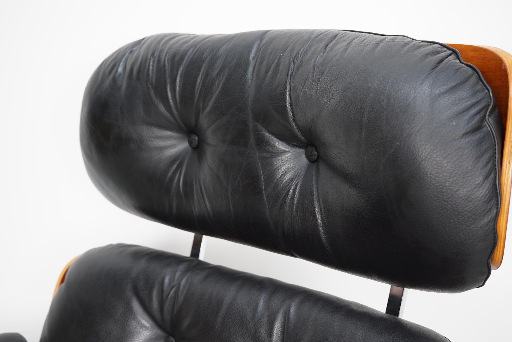 This lounge chair was designed by Martin Stoll and manufactured by Giroflex in Germany around 1960. Designed in style of the lounge chair by Charles & Ray Eames, however it has it's own style. It remains in very good, vintage condition with minor