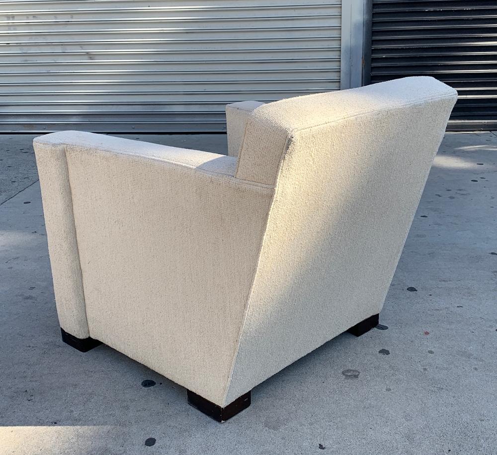 Beautiful armchair designed and manufactured in the USA by HBF, the chair has beautiful architectural lines, very comfortable and very well made.

The upholstery needs a good deep cleaning or new upholstery.

Measurements:
30.50 inches high x