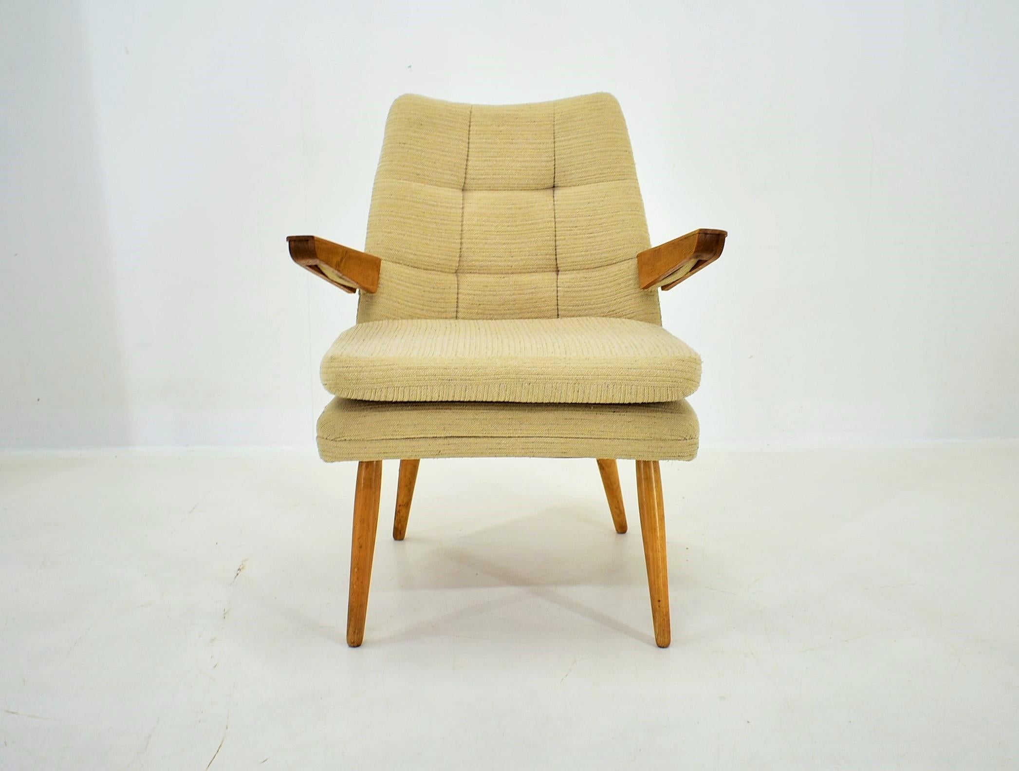 - Good condition 
- made in czechoslovakia 
- beautiful seating.