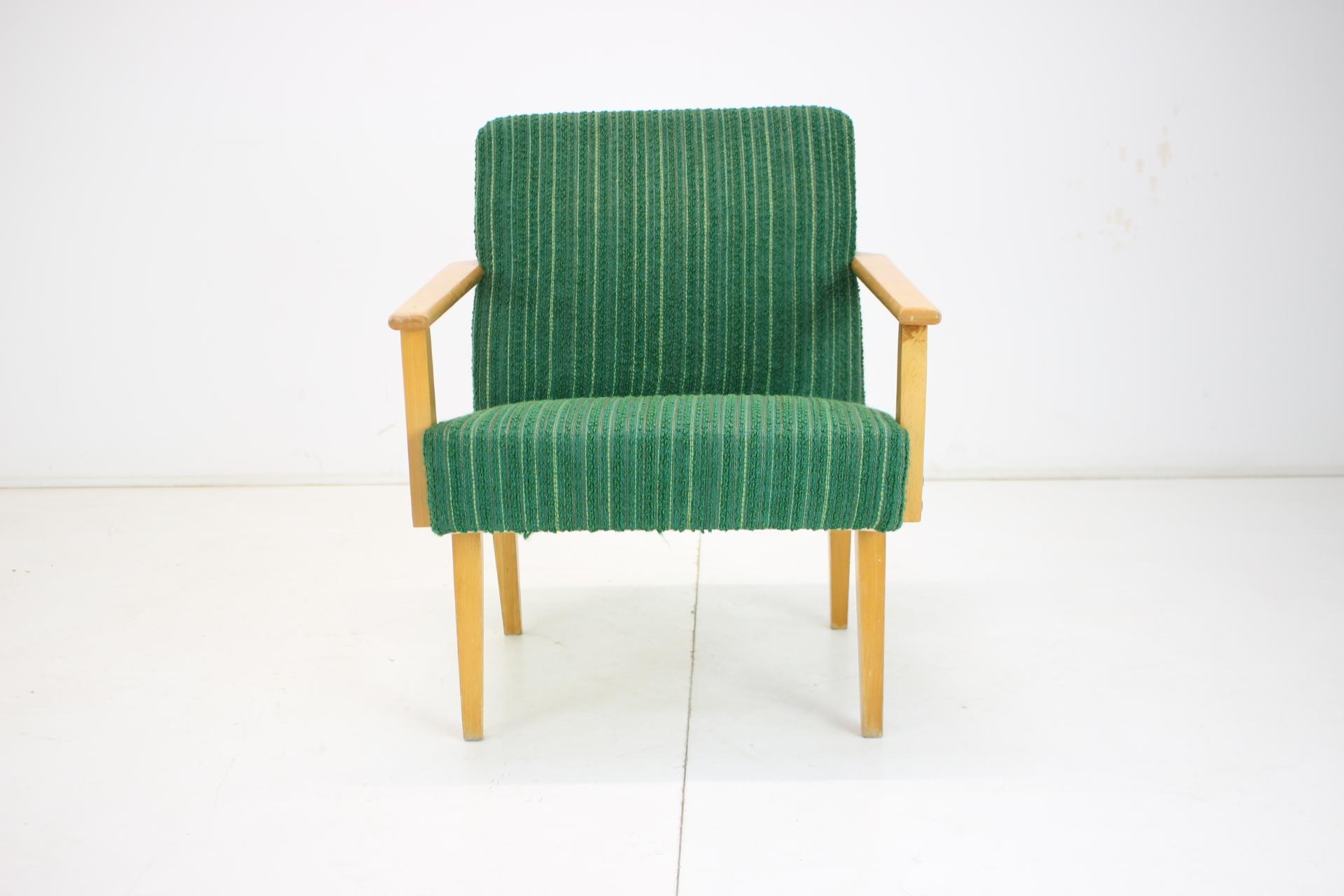 - Good condition 
- Made in czechoslovakia 
- Seat hight 40 cm.