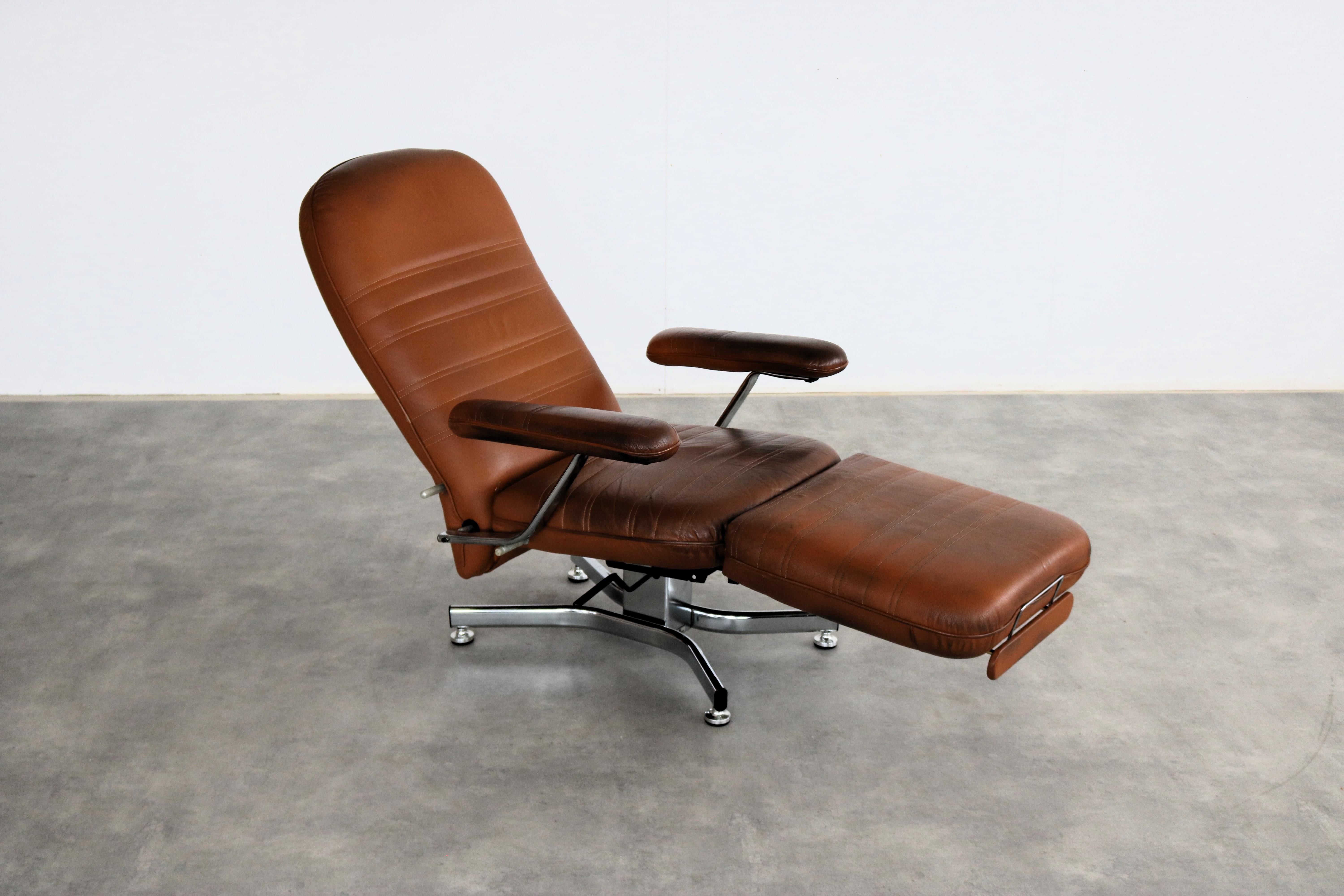 vintage armchair  recliner  Everstyl  France For Sale 5