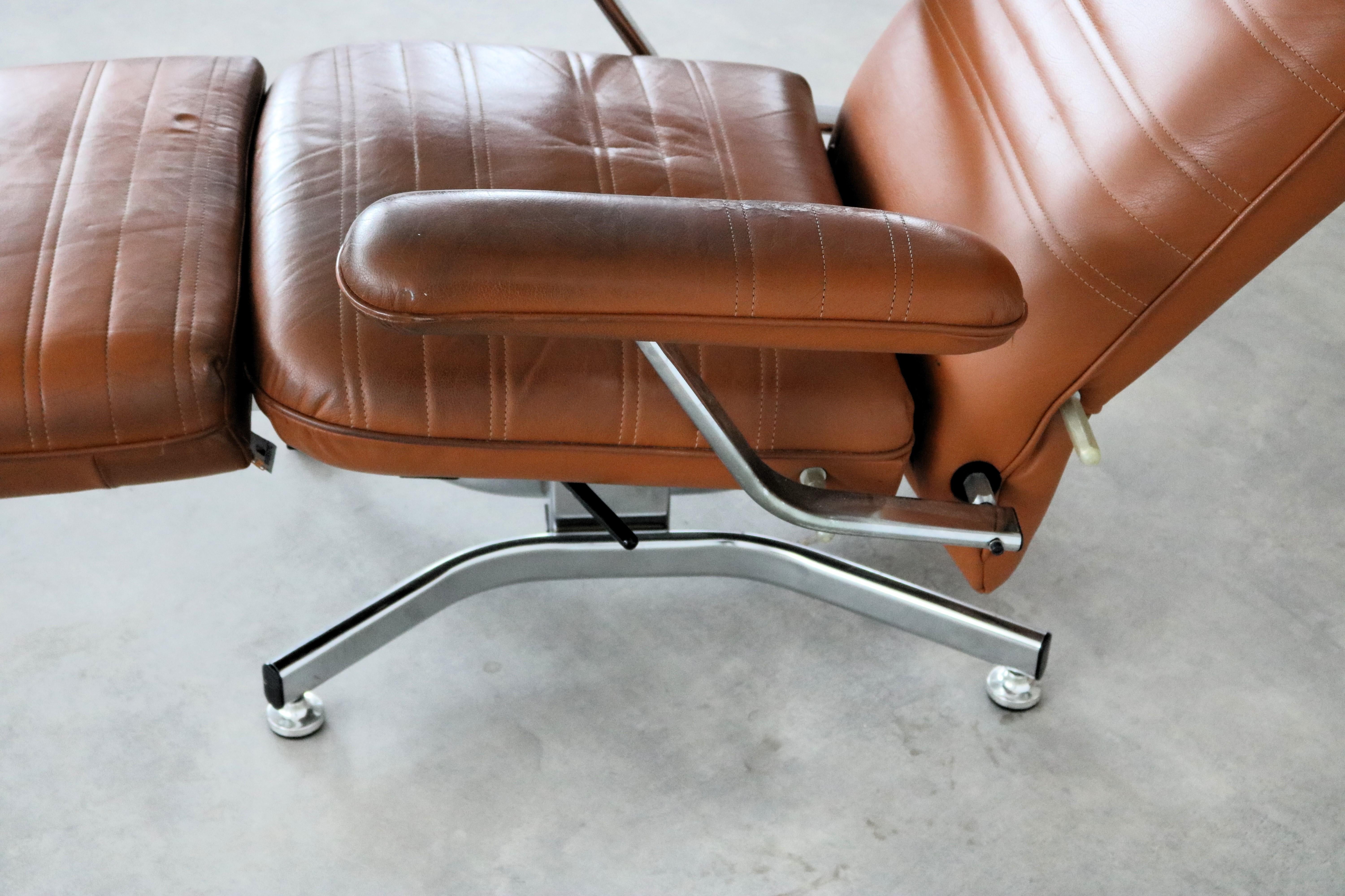 vintage armchair  recliner  Everstyl  France For Sale 7