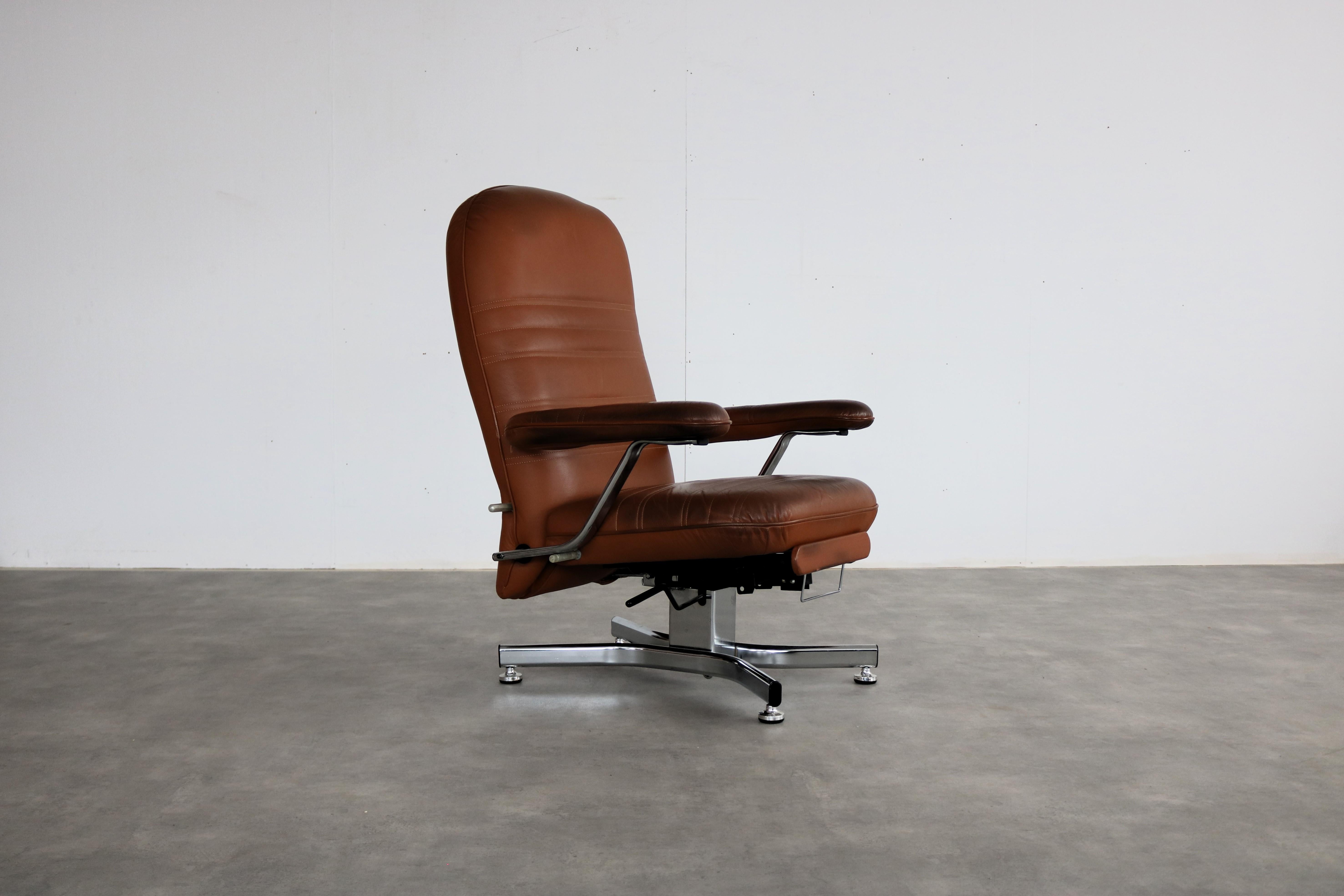 vintage armchair  recliner  Everstyl  France

Multifunctional lounge chair from Everstyl. Can be adjusted and/or extended in various positions. 

period  70's
design  Everstyl  France
condition  good  light signs of wear/patina
size  107 x 84 x 90