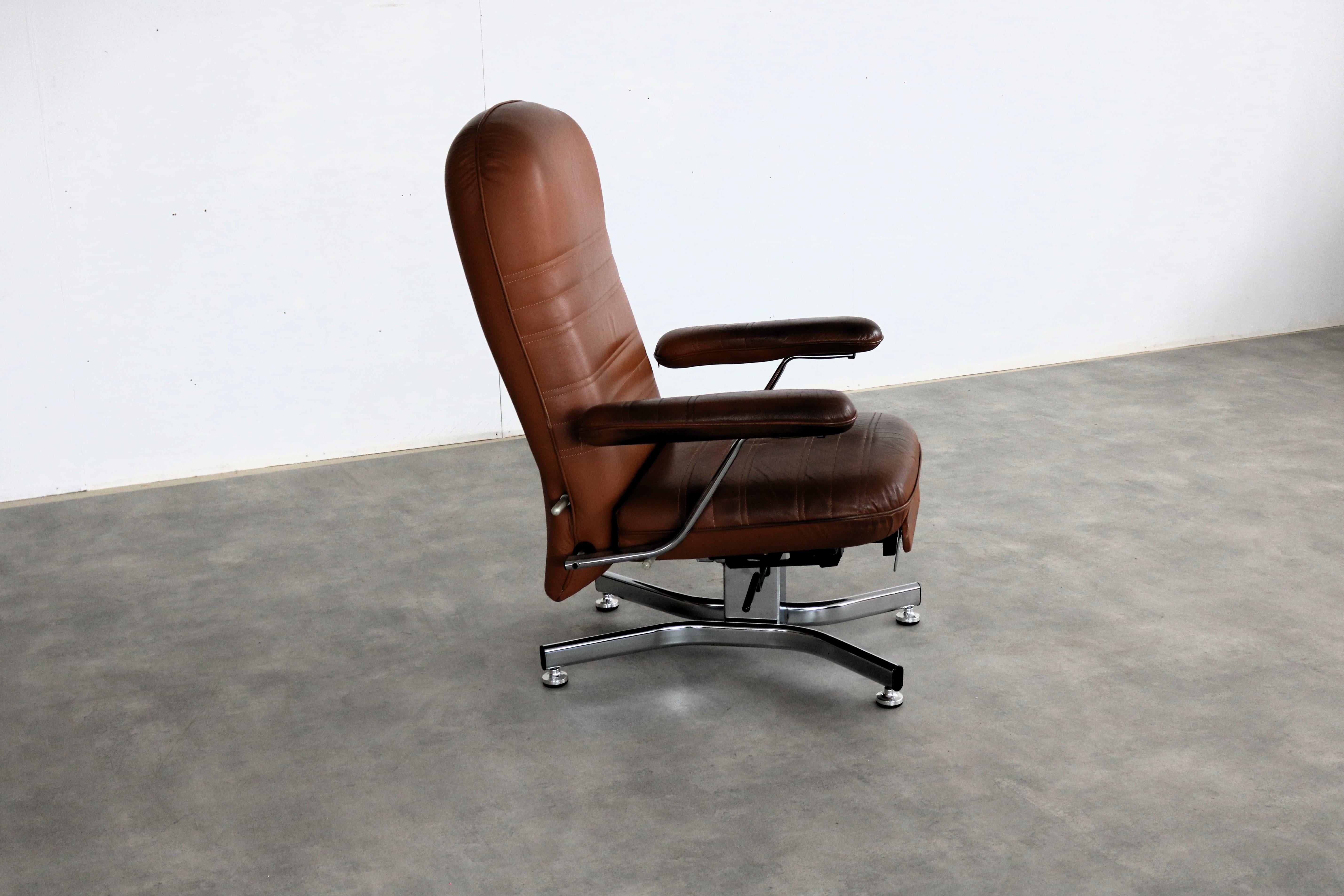 vintage armchair  recliner  Everstyl  France In Good Condition For Sale In Lemmer, NL