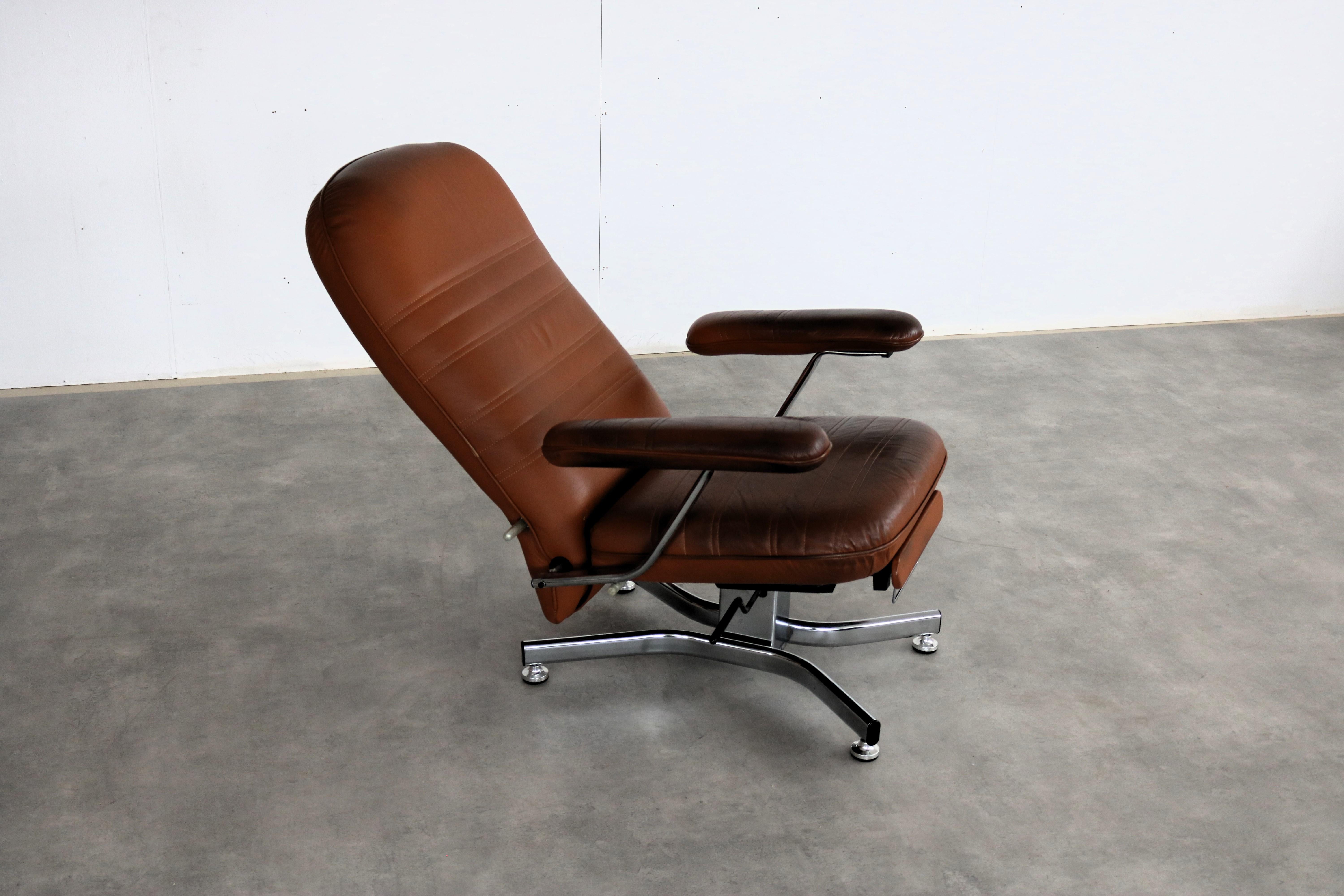 vintage armchair  recliner  Everstyl  France For Sale 2