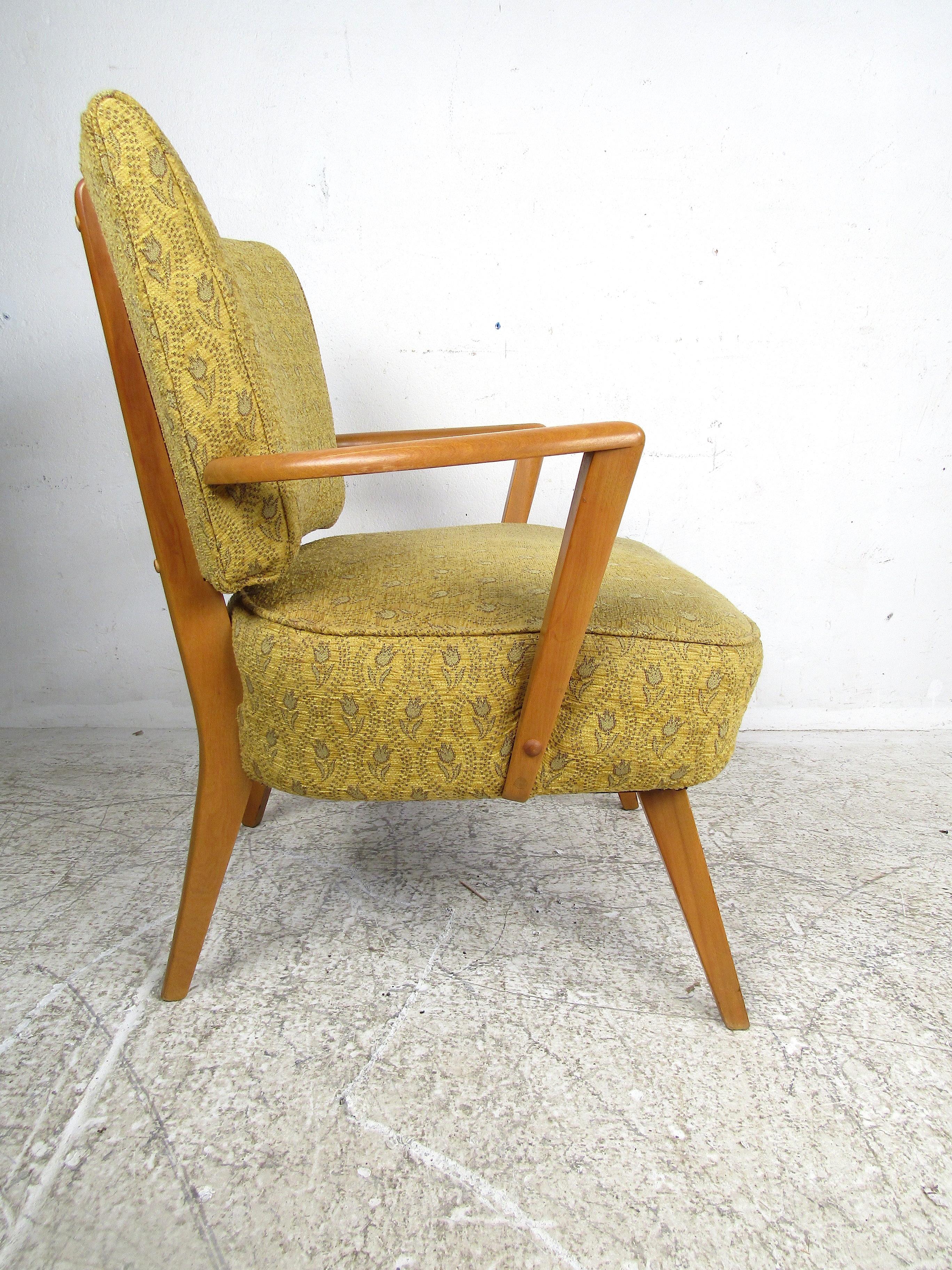 Fauteuil vintage avec tapisserie à motifs floraux Bon état - En vente à Brooklyn, NY