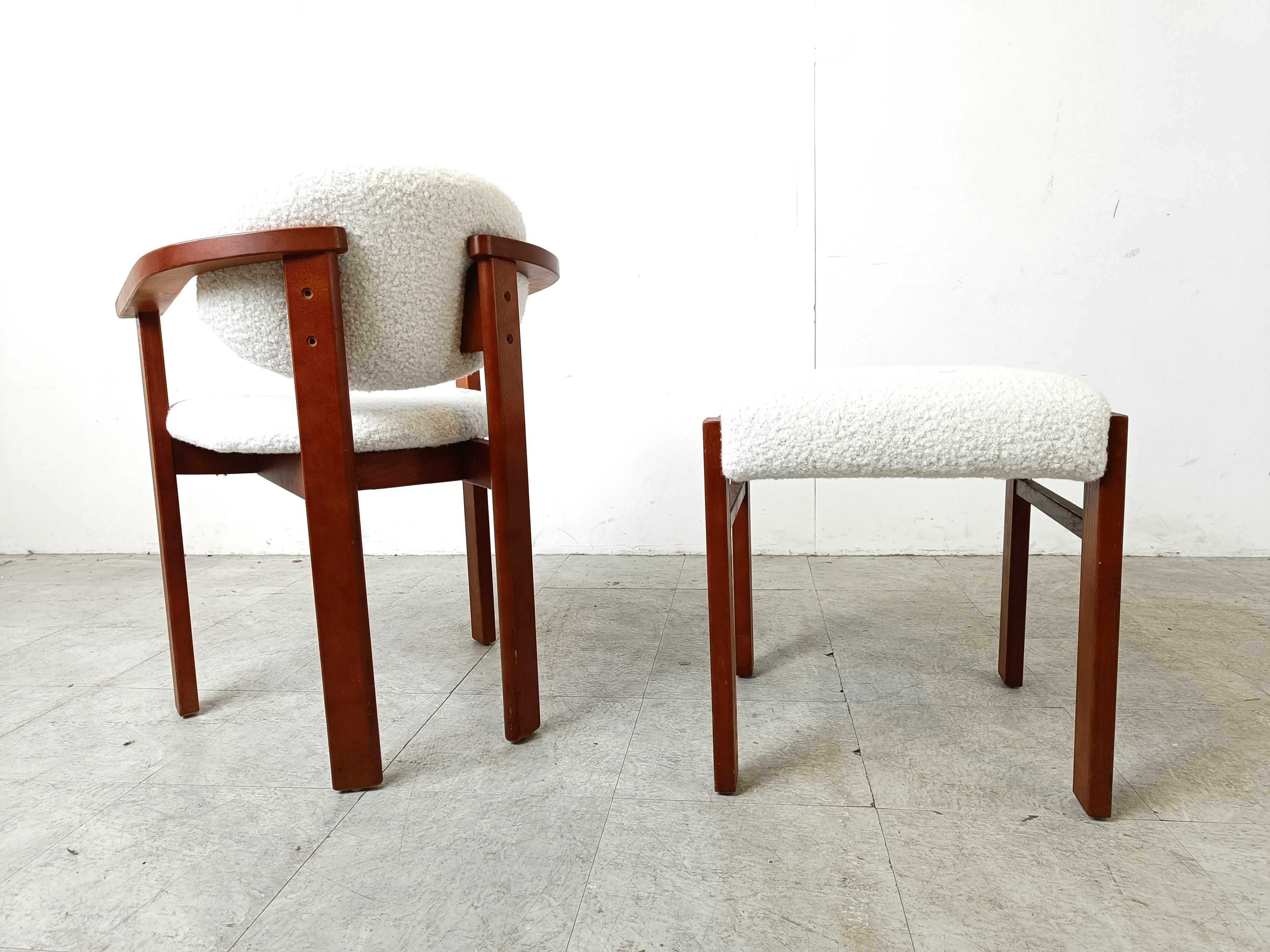 Sillón de madera y tela bouclé con reposapiés

En muy buen estado y con un aspecto muy fresco. 

Años 60 - Bélgica

Muy buen estado

Altura: 75 cm/29,52
