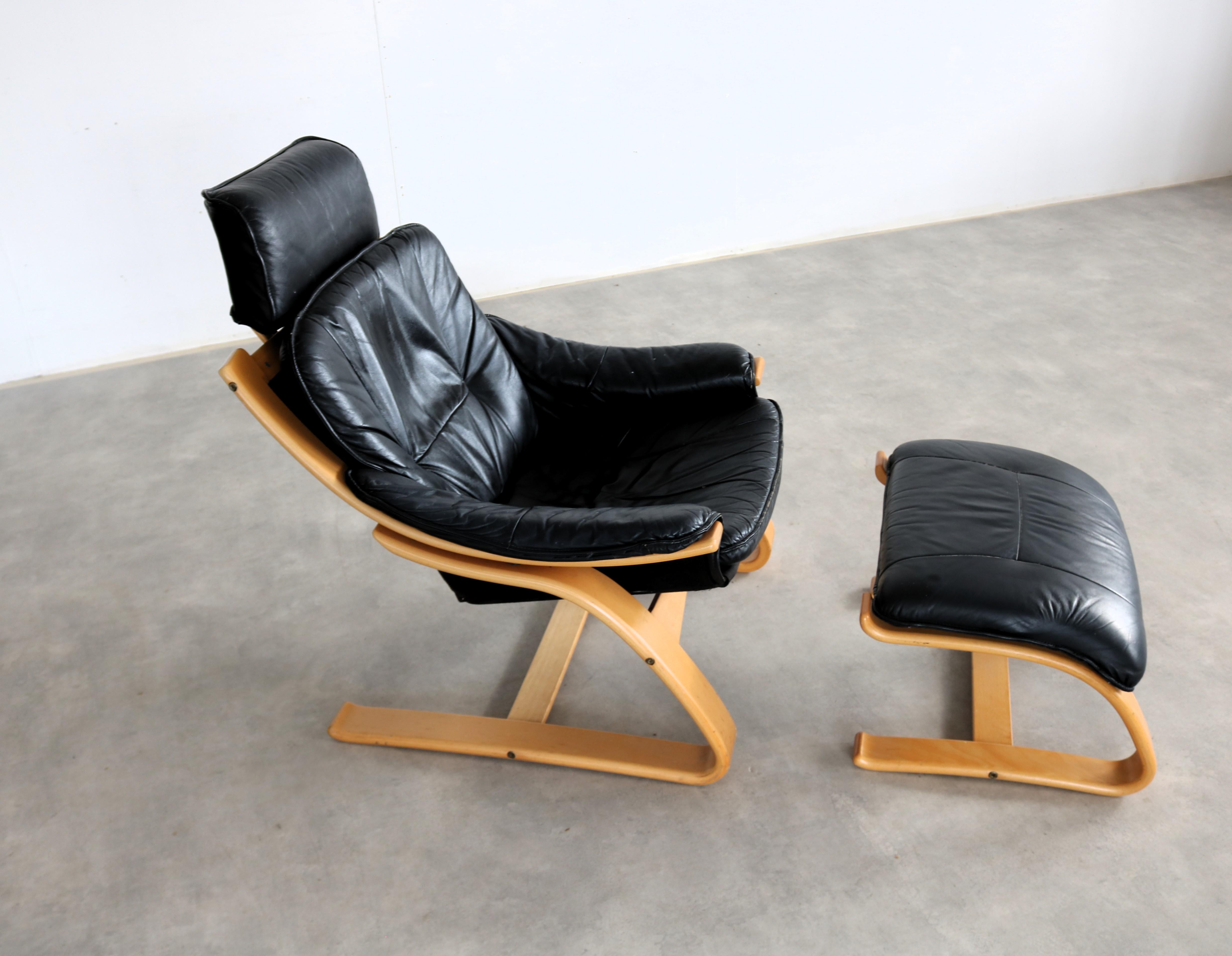 Sillón vintage con otomana  butaca  1970s  Sueco mediados del siglo XX en venta