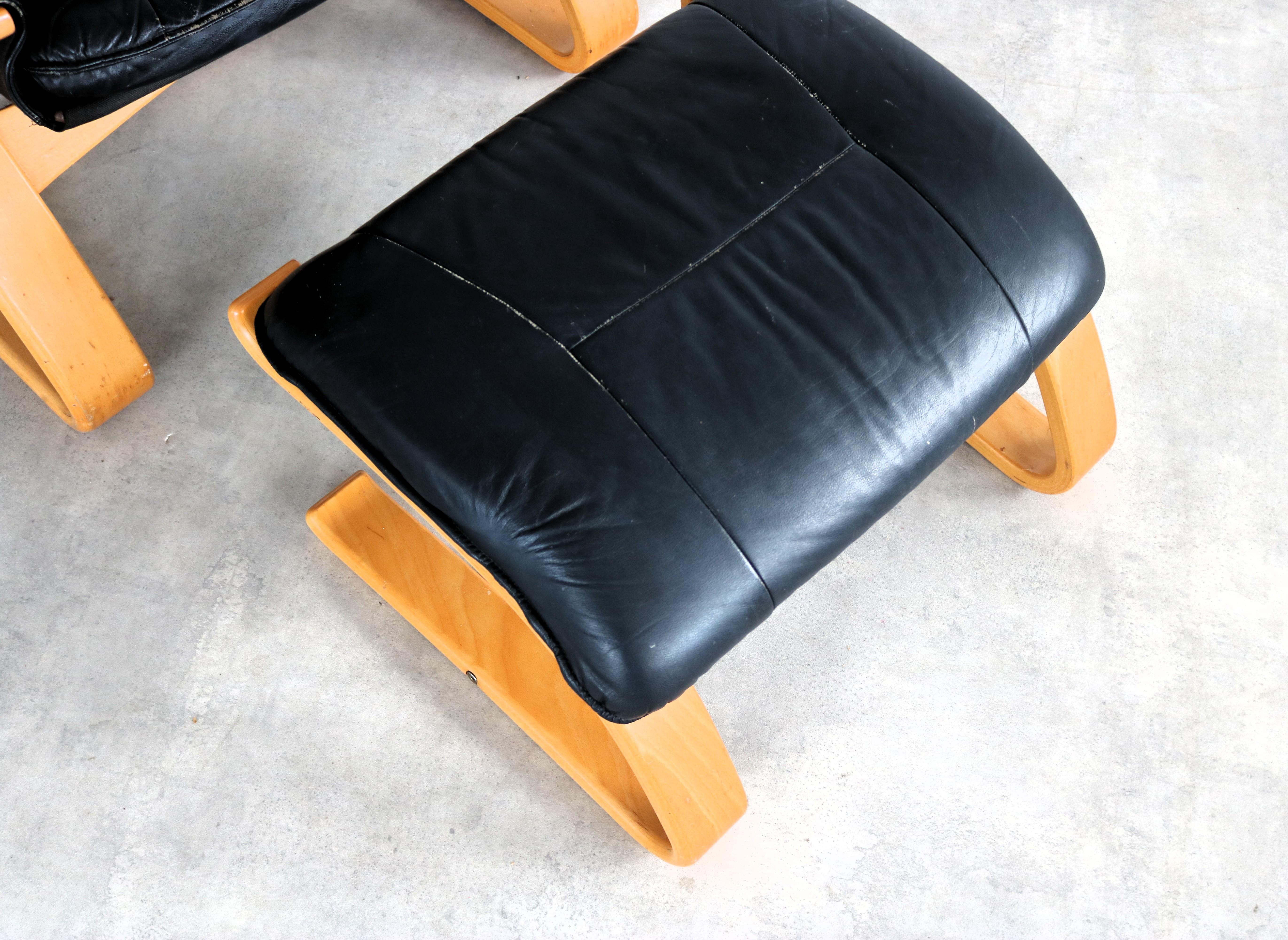 Sillón vintage con otomana  butaca  1970s  Sueco Cuero en venta