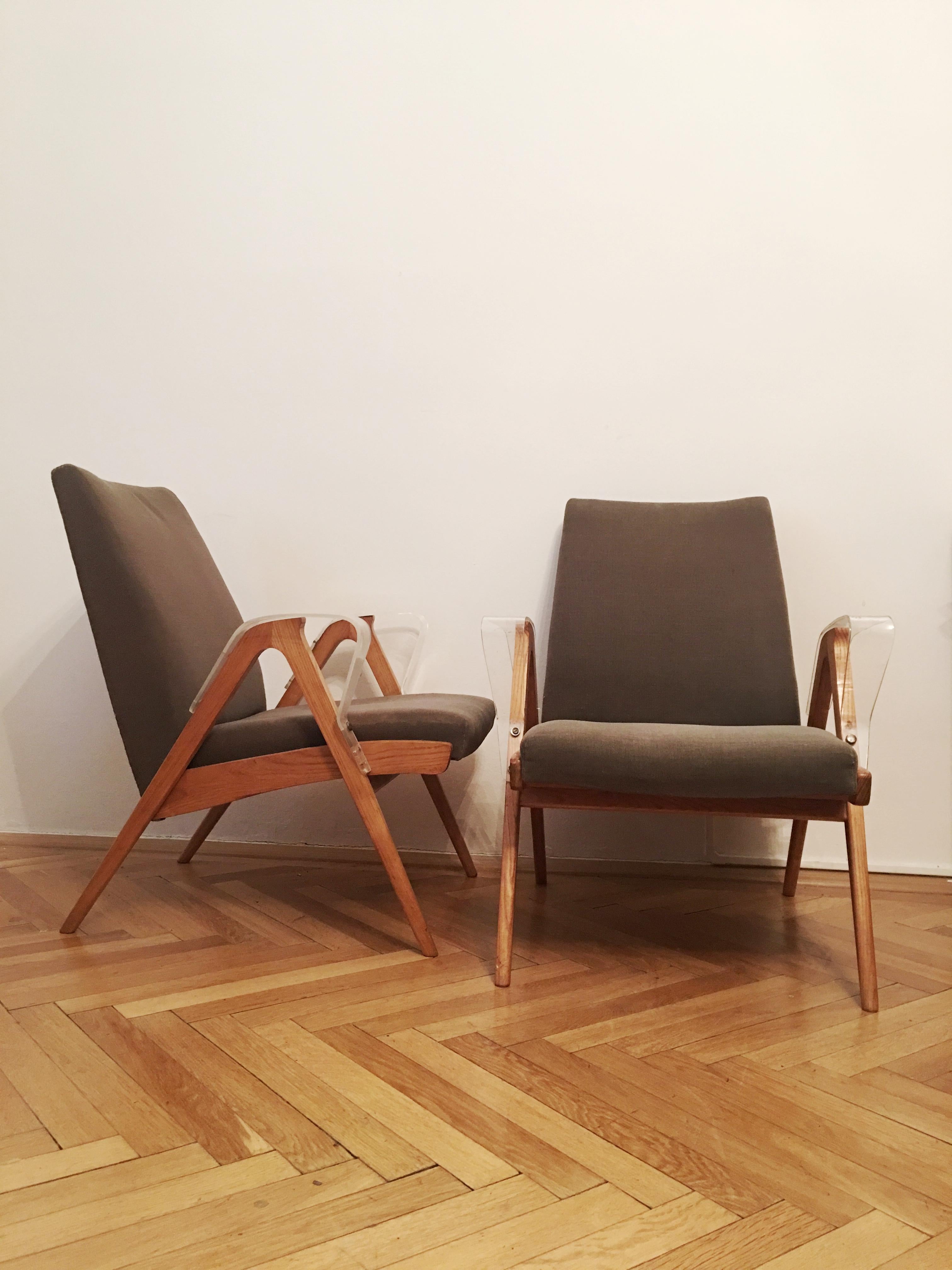 A pair of 1950s armchairs, manufactured by Tatra Nabytok Pravenec, n. p. designed by Frantisek Jirak.

2 pieces

Measures: H 77 cm x W 70 cm x D 80 cm.

It may be in need of restoration.