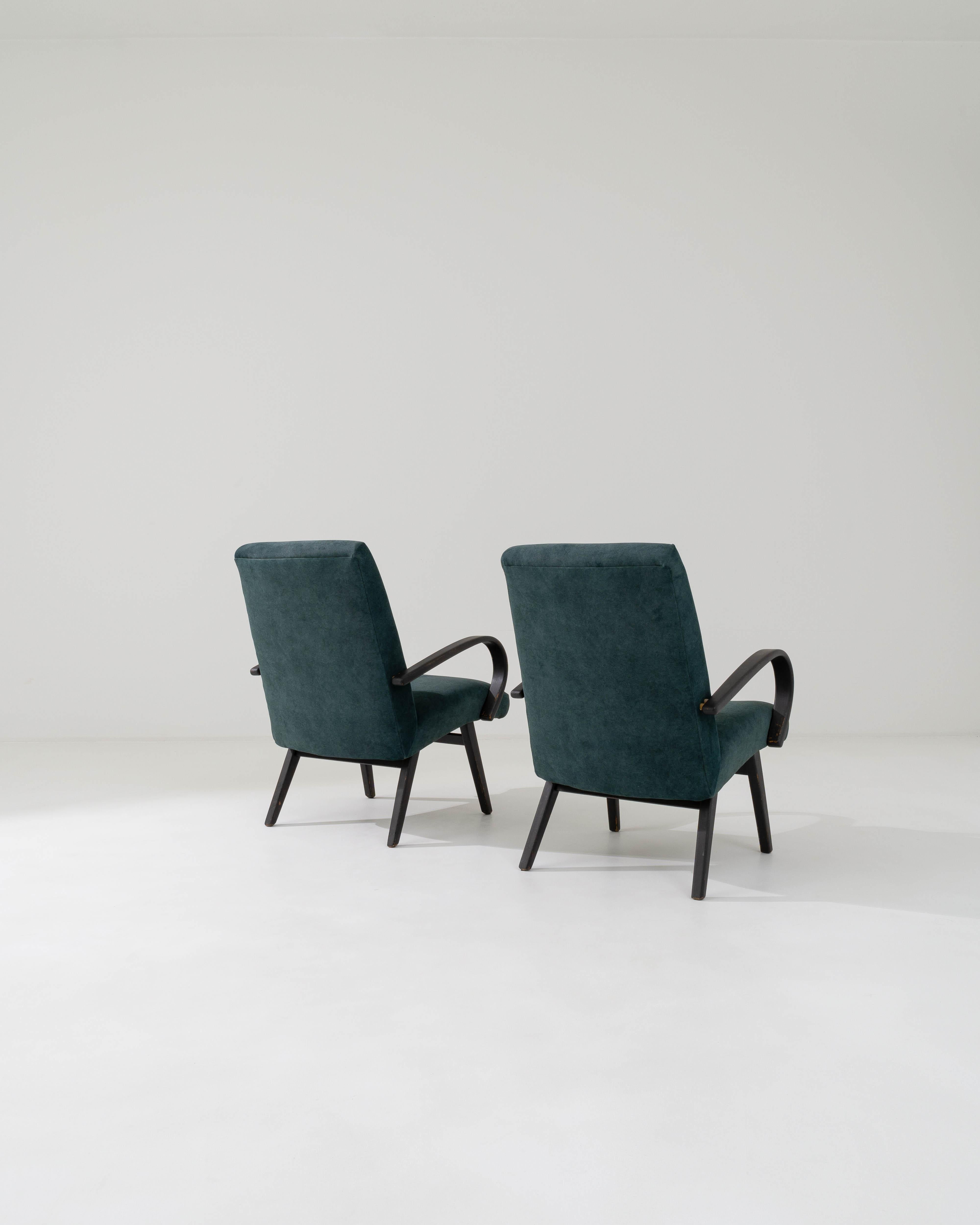 Vintage-Sessel entworfen von J. Halabala, Ein Paar im Angebot 4