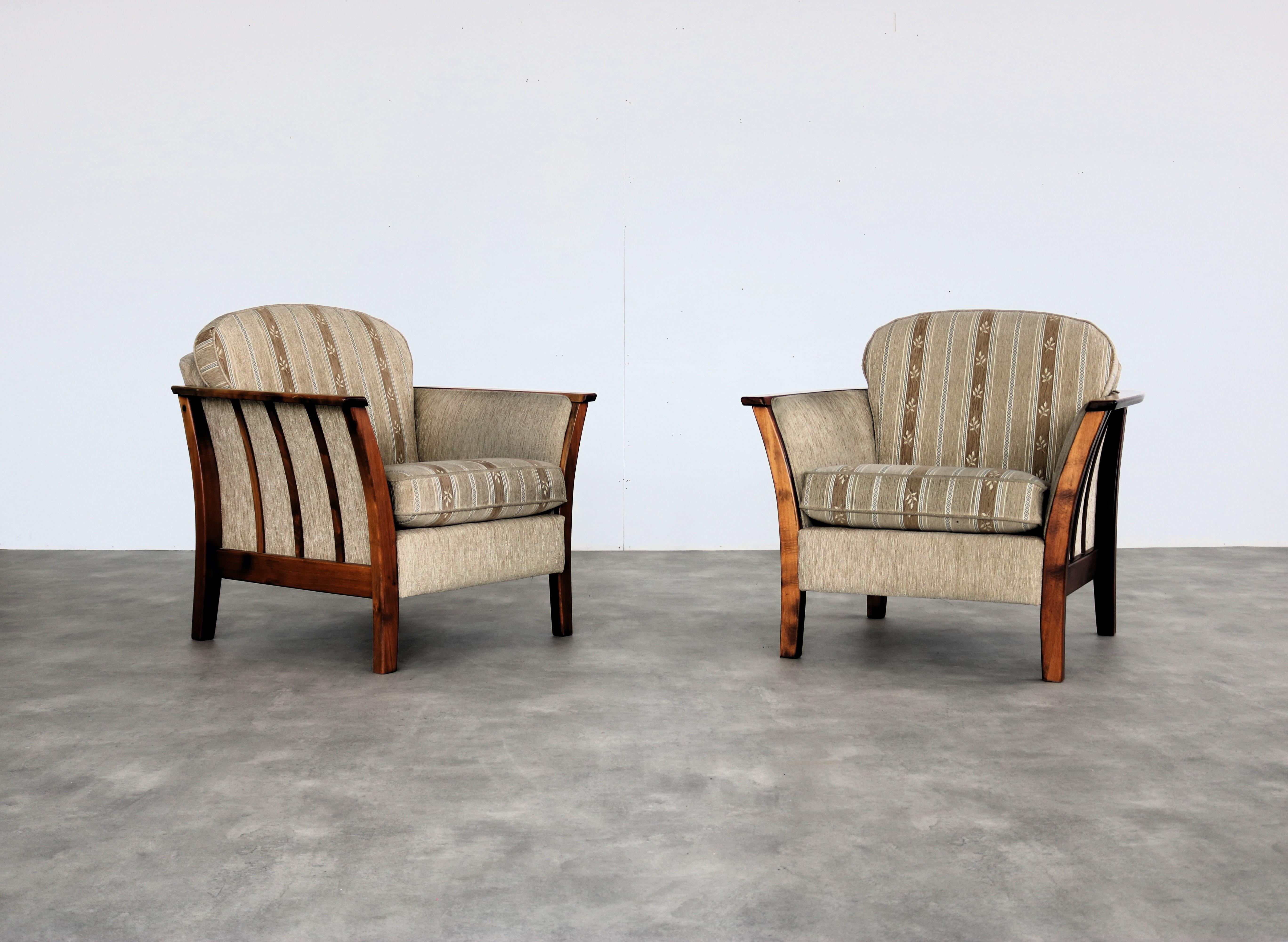 
Fauteuils vintage  fauteuils  60s  Suède

période  60's
Design/One  inconnu  Suède
condition  bon  signes d'utilisation ; rayures ; décoloration ;
taille  83 x 87 x 45 (hxwxd) hauteur du siège 46 cm ;

détails  teck ; substances ; 2 disponibles ;