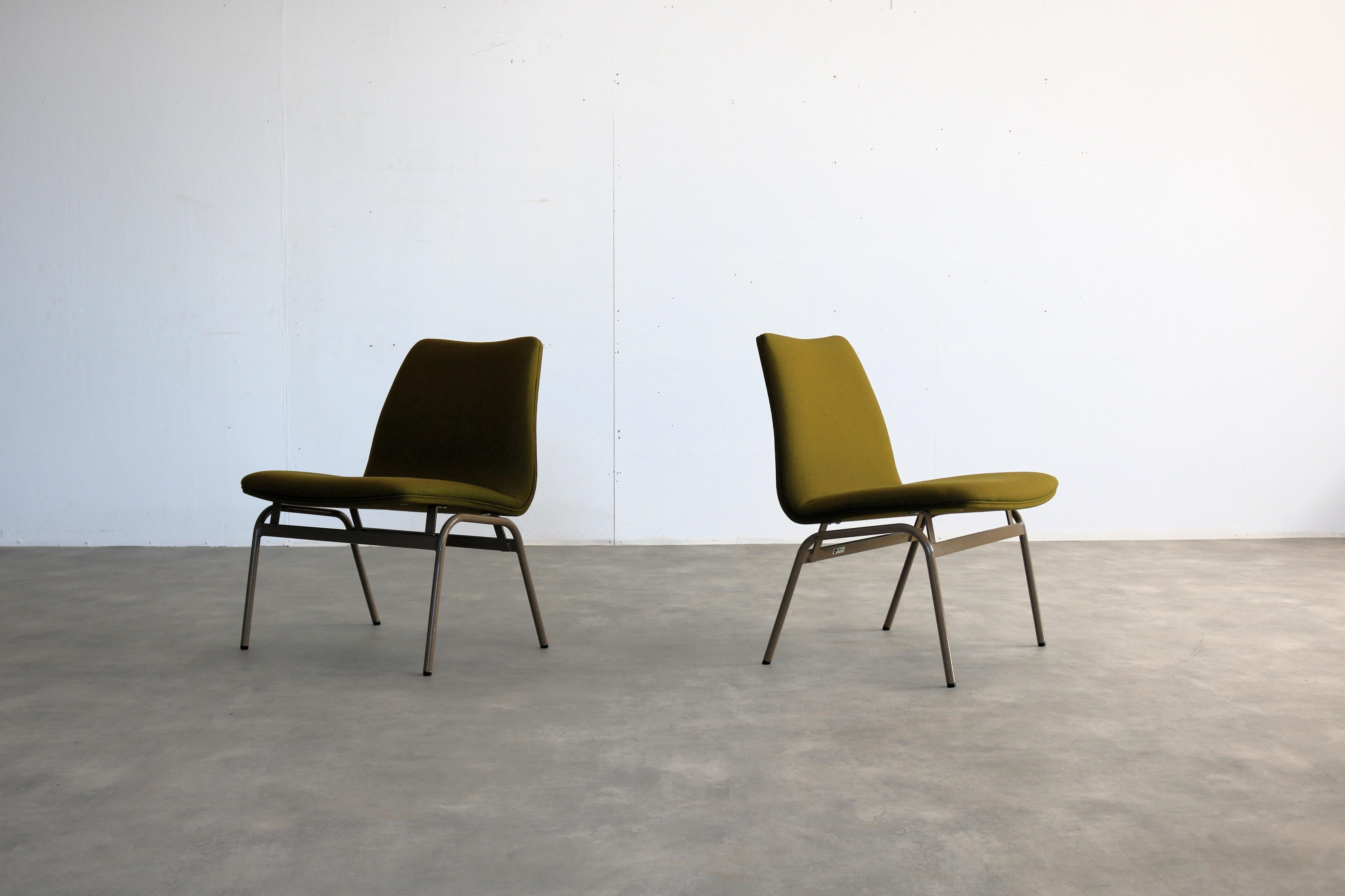 
poltrone vintage  Sedie facili da usare  1960s  Duba  Danese

periodo  1960s
design  Duba Mobelindustri  Danimarca 
condizione  buono  piccoli segni d'uso
dimensione  74 x 59 x 60 (hxbxp) altezza seduta 42 cm;

dettagli  metallo; imbottitura; 2