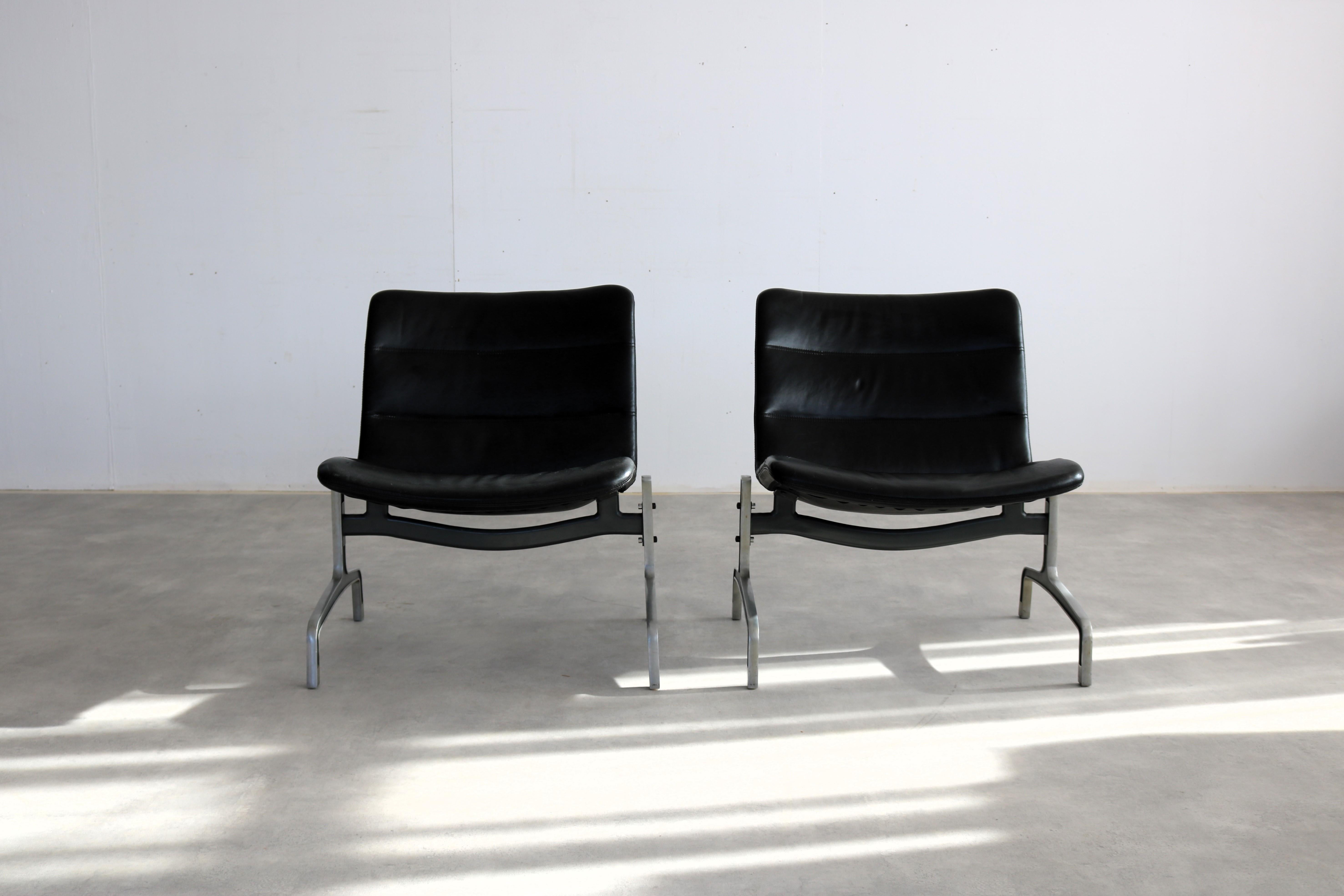Fauteuils vintage  Jorgen Kastholm  série 8000  Design/One

Fauteuils rares de Jorgen Kastholm pour Kusch+Co. Chaises de la série 8000 en cuir sur une base en aluminium. 

période  70's
Design/One  Jørgen Kastholm  Kusch+Co.  Allemagne
condition 