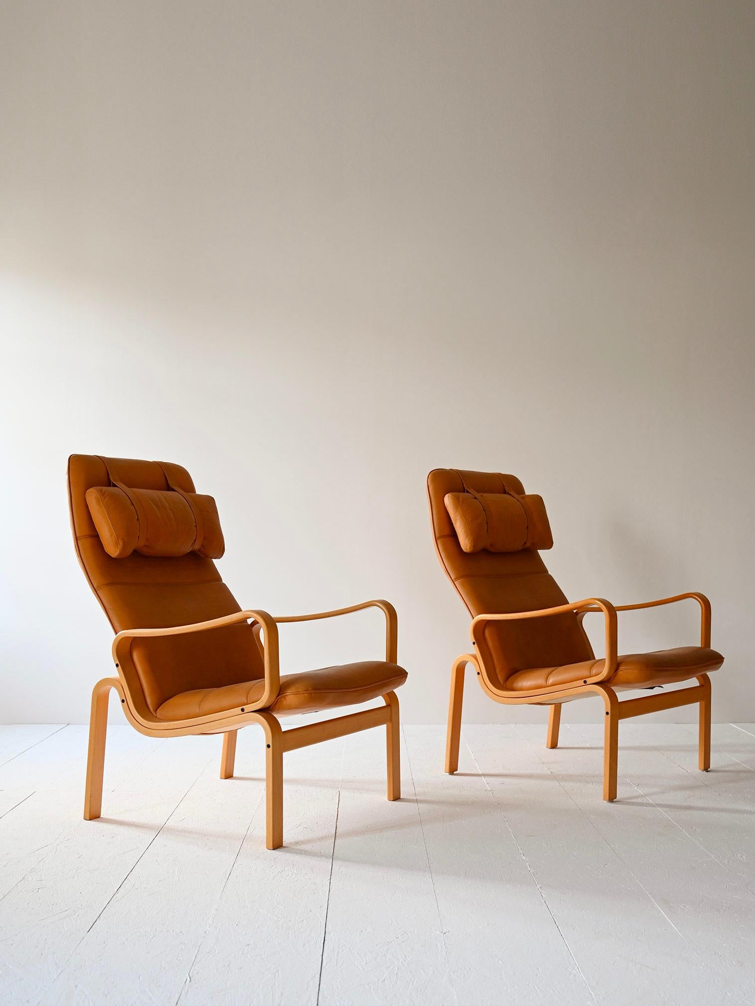 Vintage-Sessel mit Kissen (Skandinavische Moderne) im Angebot