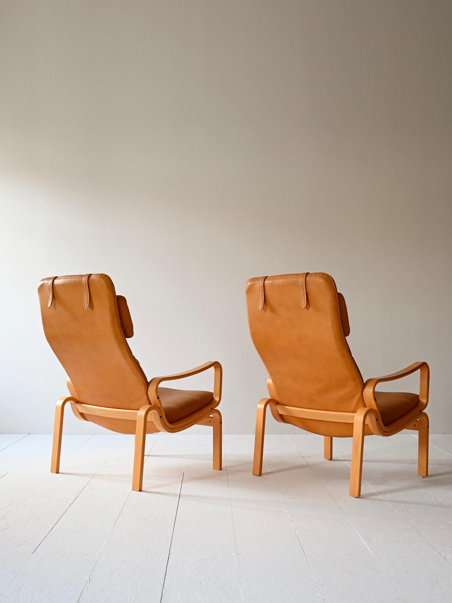 Vintage-Sessel mit Kissen (Skandinavisch) im Angebot