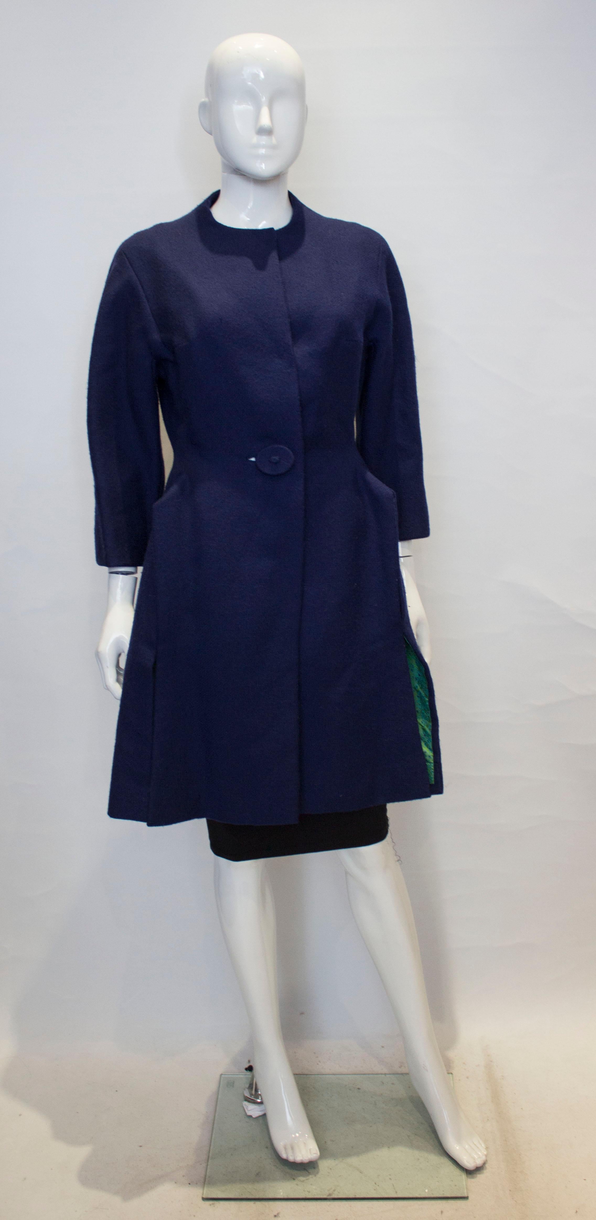 A chic vintage blue coat., with wonderful tailoring and a stunning green lining.
The coat has two large pockets , 10'' slits at the front and a one button front fastening.