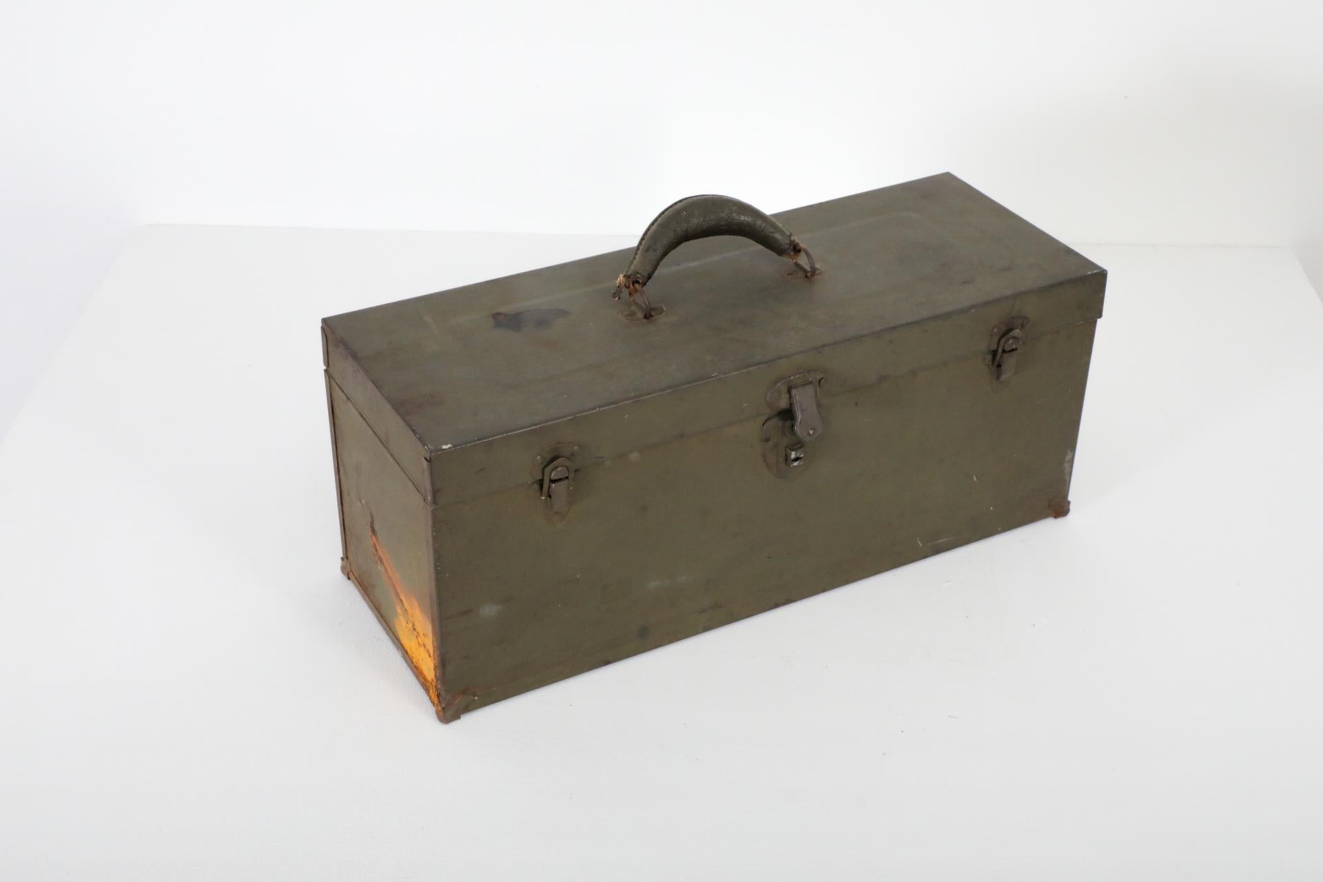 Vintage Army Green Enameled Metal Tool or Storage Box with Leather Handle For Sale 3