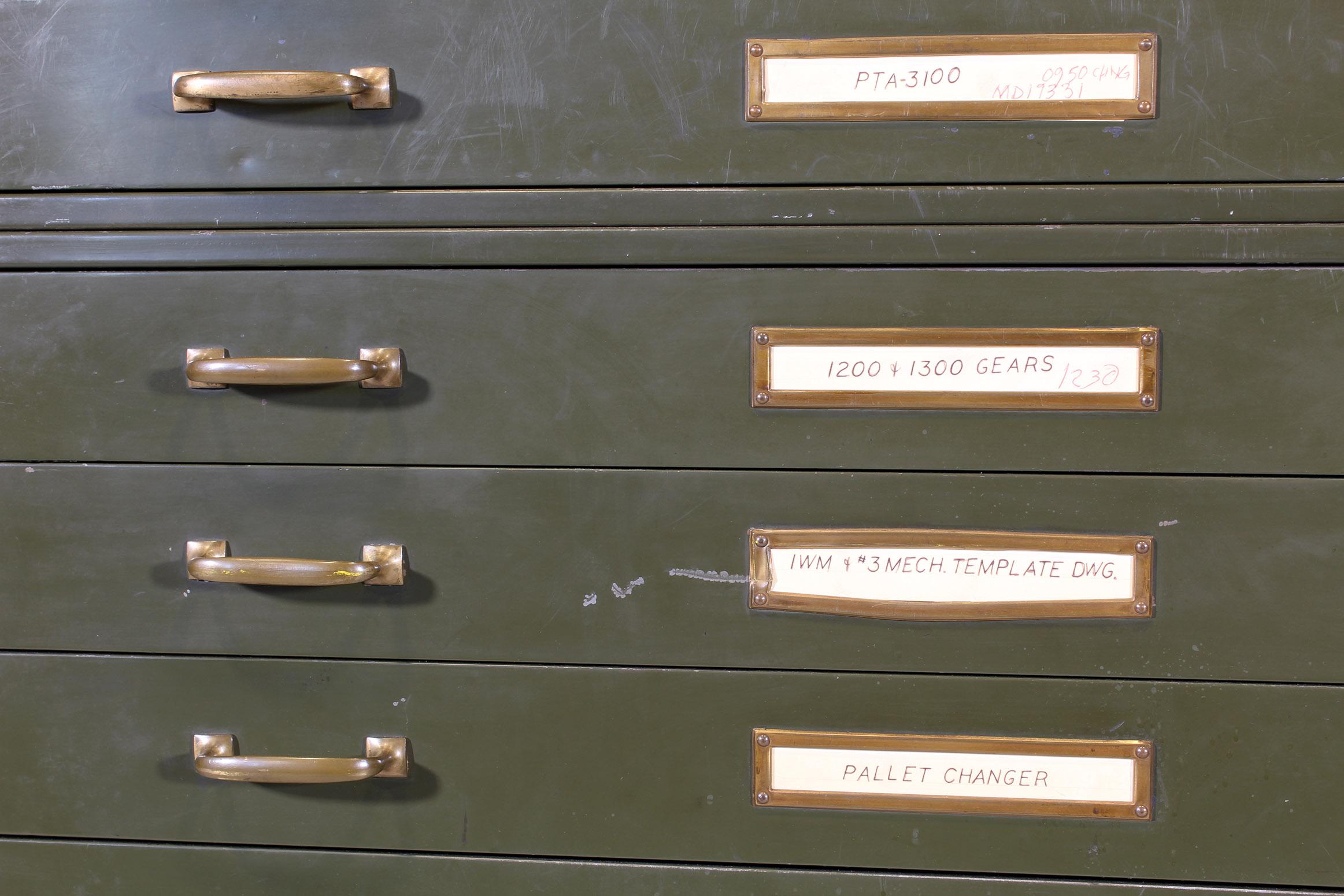 Vintage Army Green Steel Flat File Map and Blueprint Cabinet by Steel Age In Good Condition In Oakville, CT