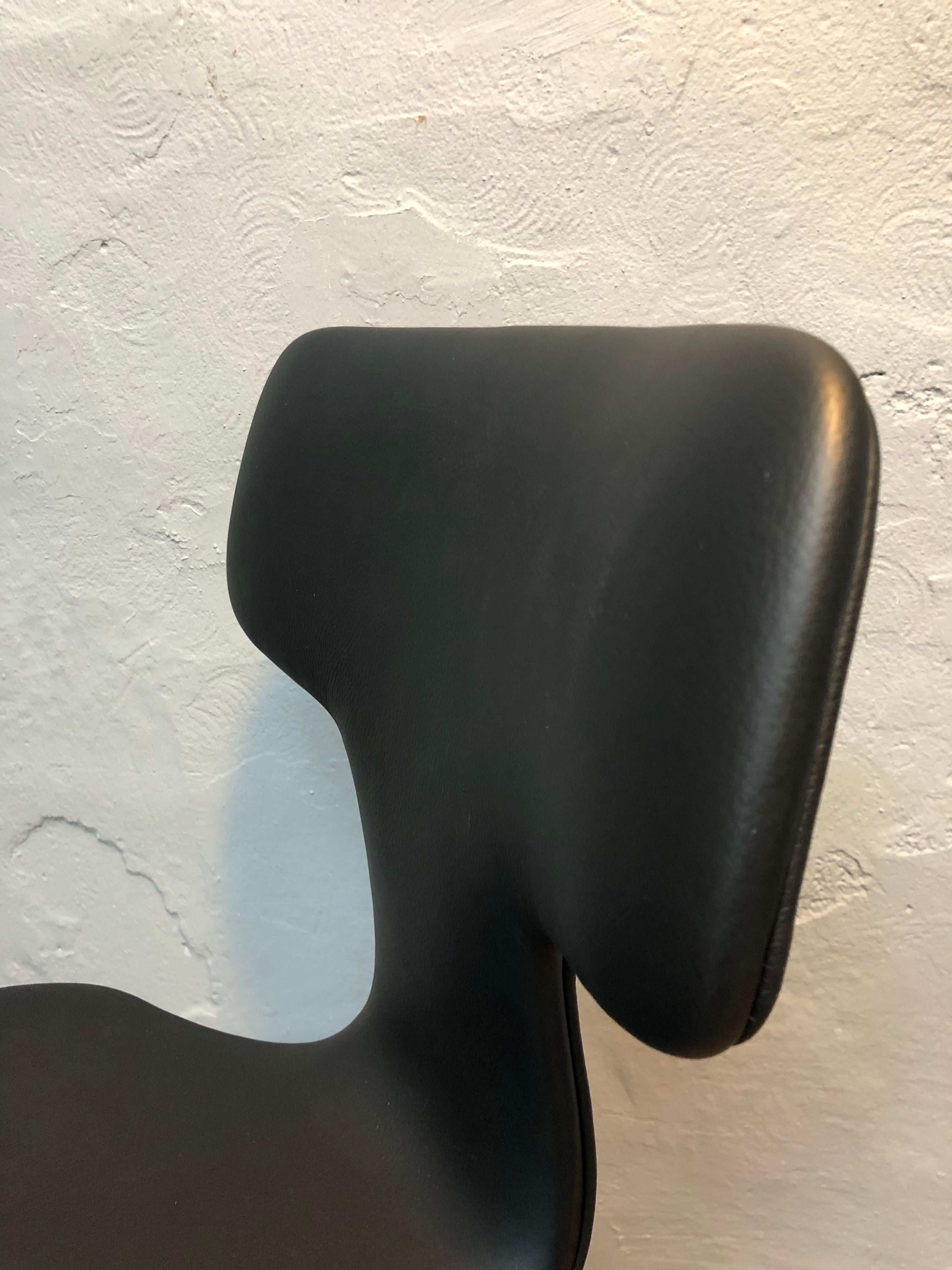 Vintage Arne Jacobsen 3113 Hammer Office Chair For Sale 2