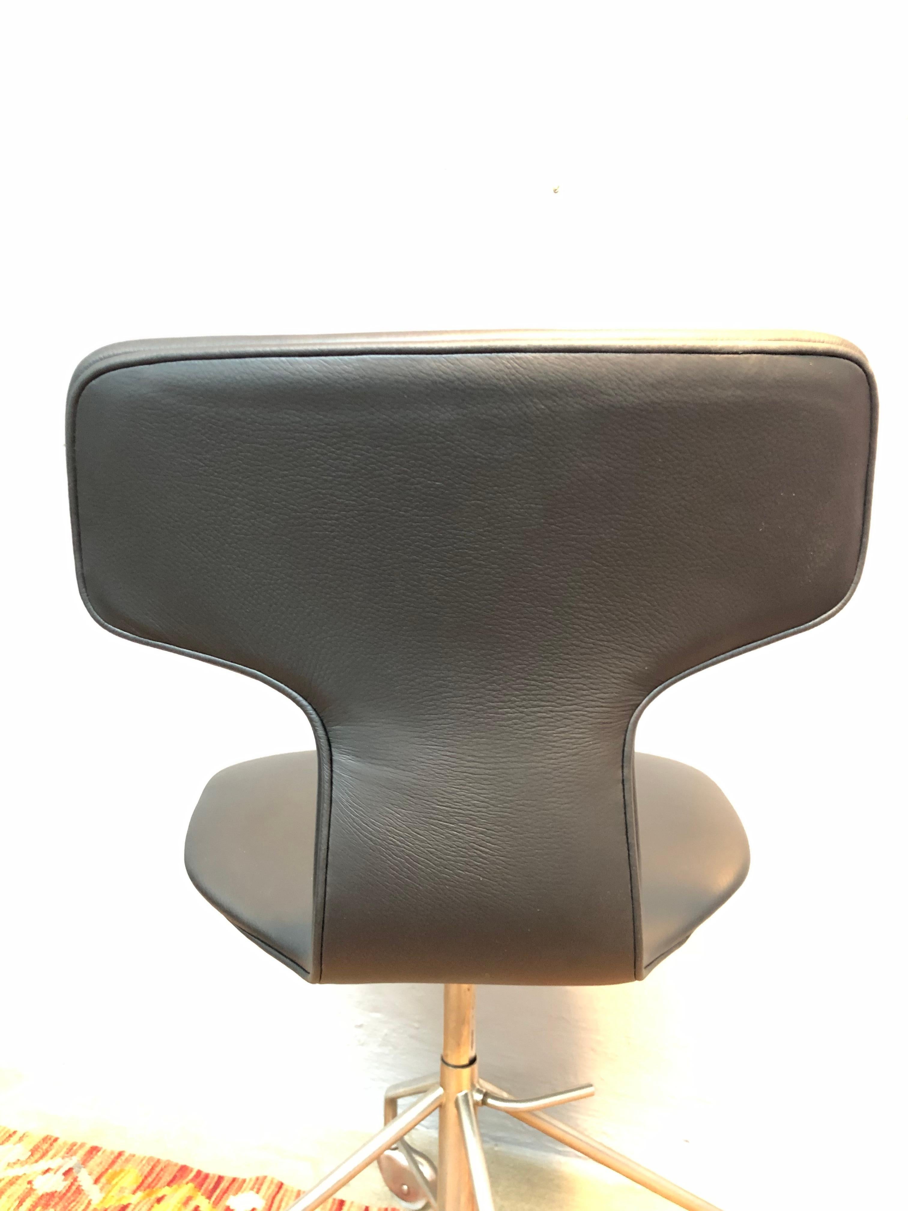 Vintage Arne Jacobsen 3113 Hammer Office Chair For Sale 3