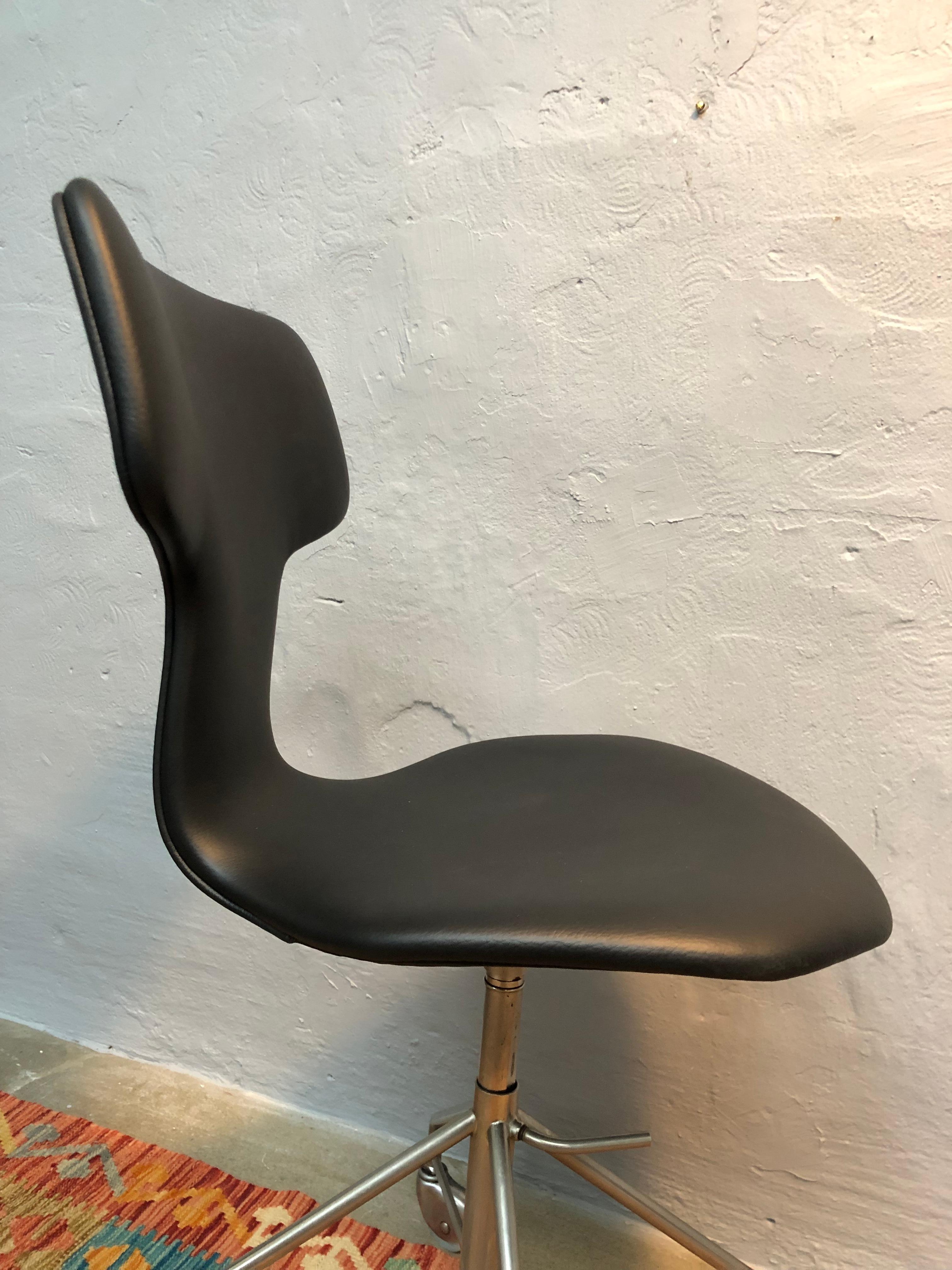 Vintage Arne Jacobsen 3113 Hammer Office Chair For Sale 7