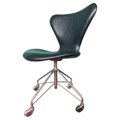 Vintage Arne Jacobsen 3117 Bürostuhl aus schwarzem Leder