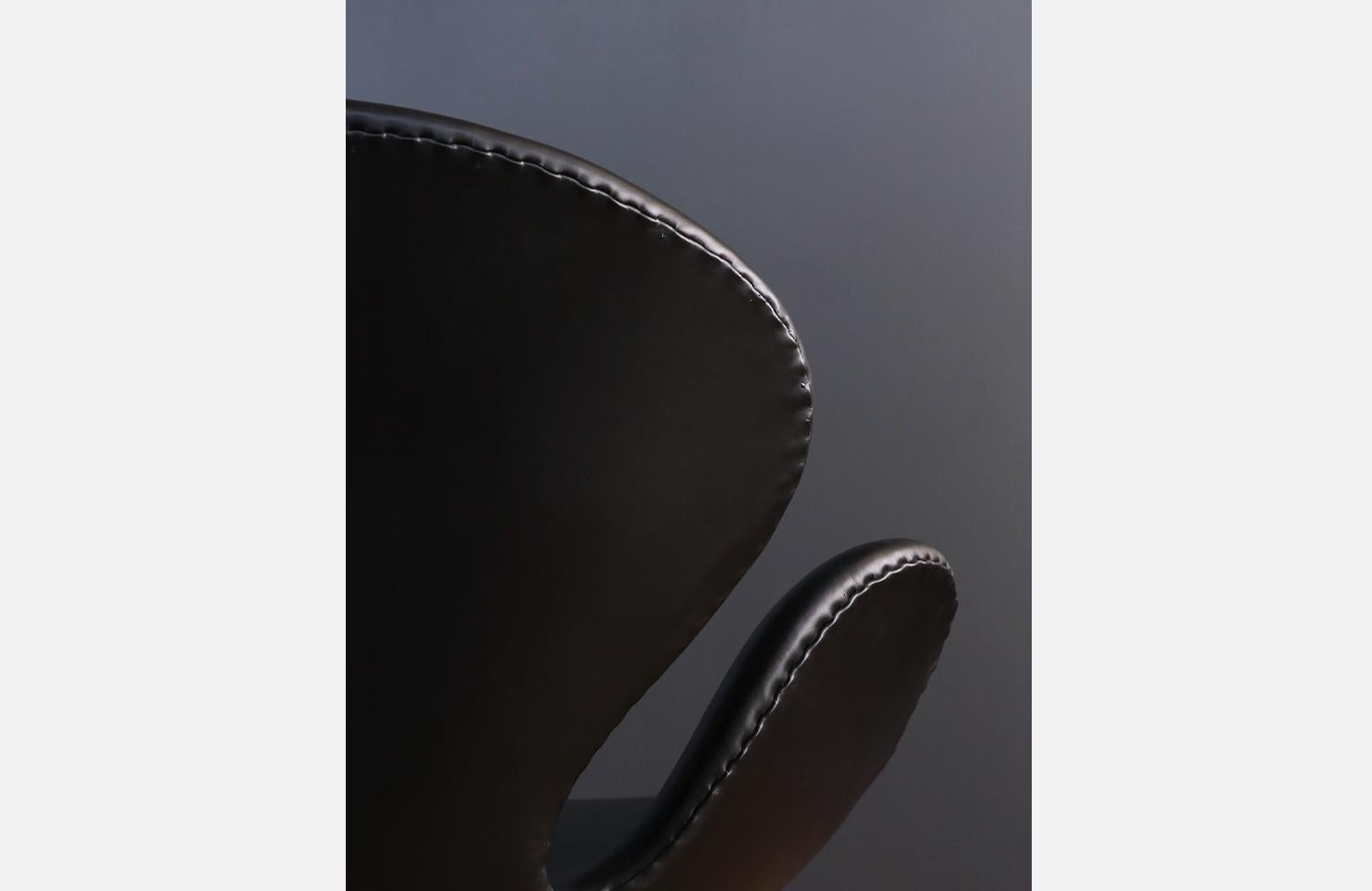 Vintage Arne Jacobsen Black Leather 