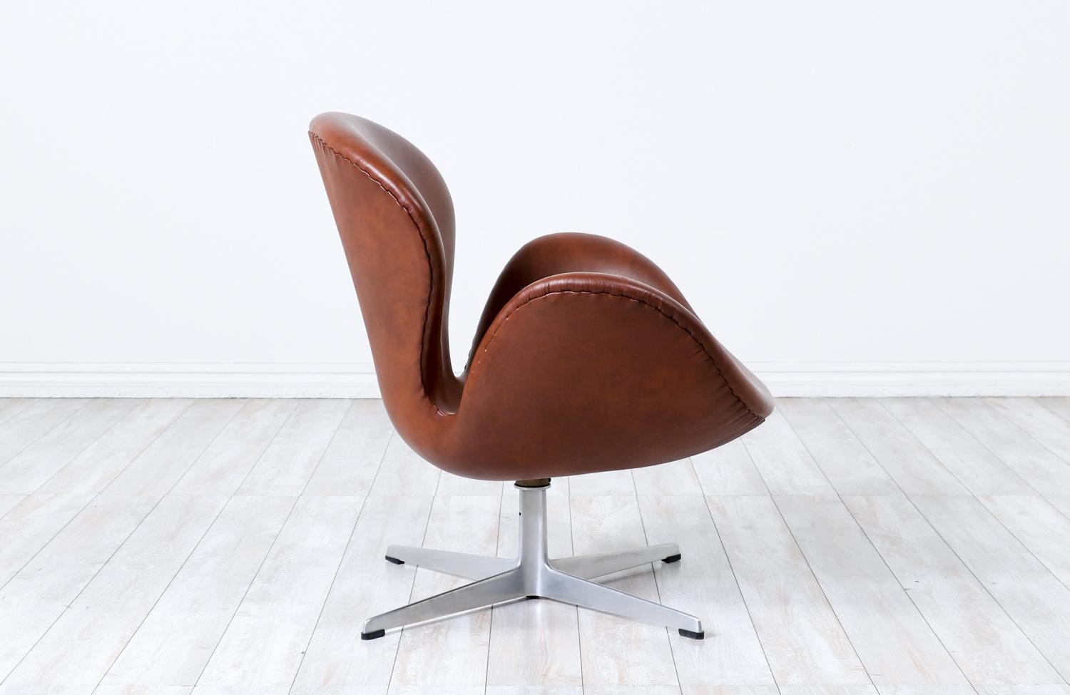 Cognacfarbener Vintage-Lederstuhl „Swan“ von Arne Jacobsen für Fritz Hansen (Dänisch) im Angebot