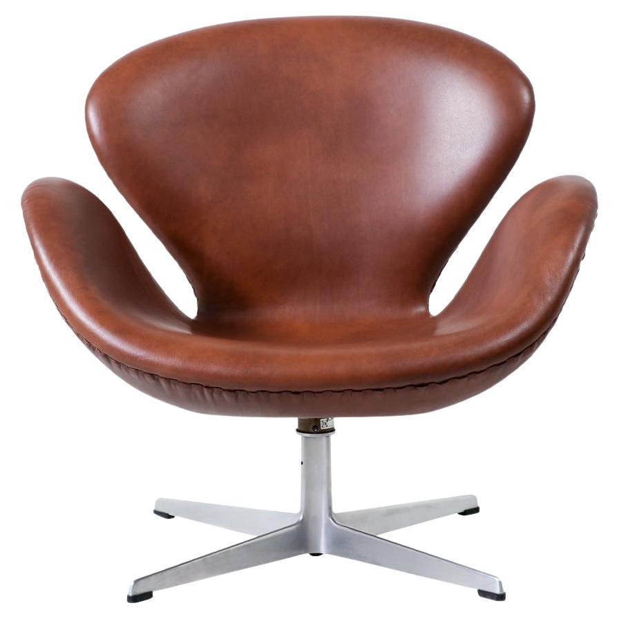 Vintage Arne Jacobsen Cognac Leather "Swan" Chair for Fritz Hansen For Sale