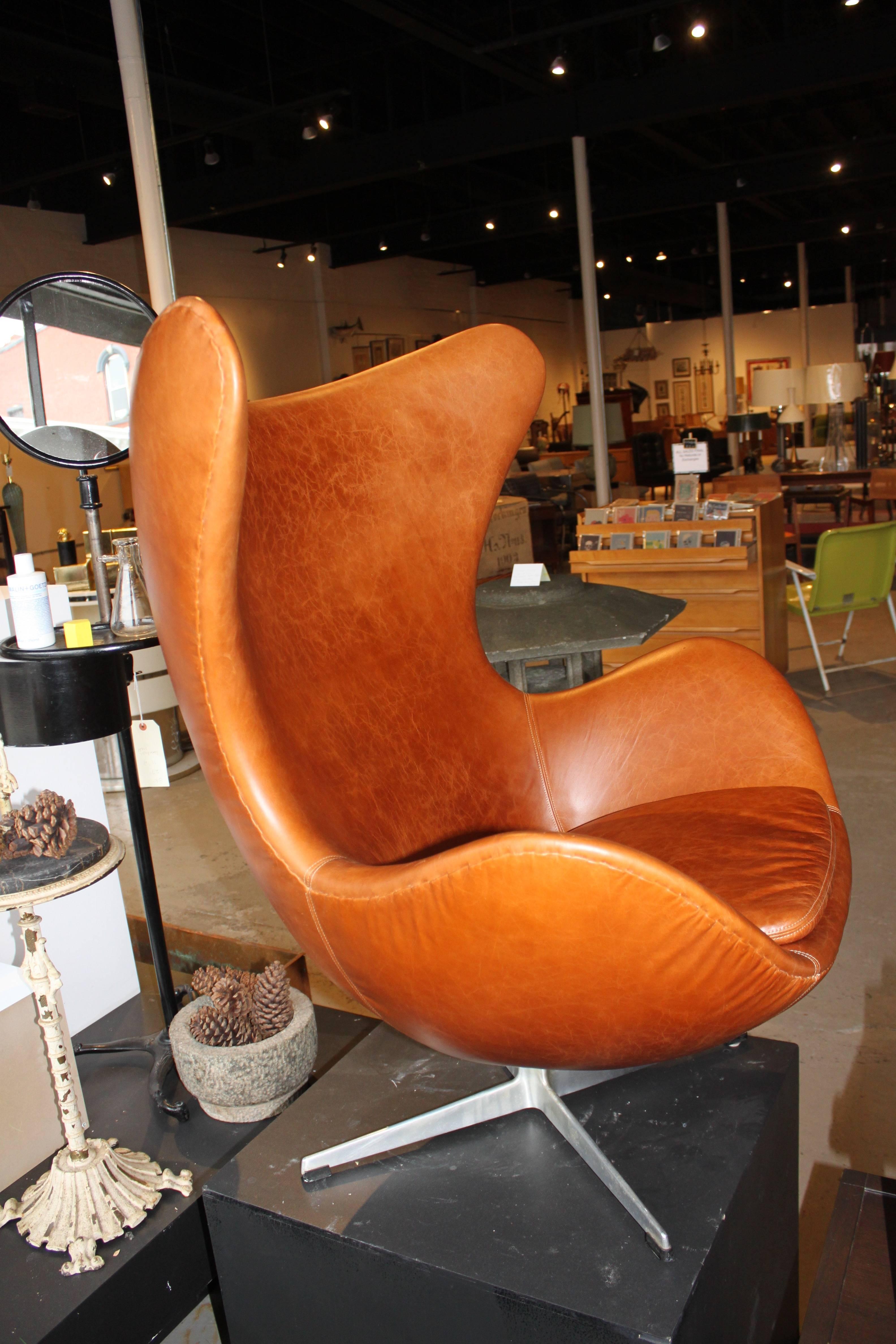 Mid-Century Modern Vintage Arne Jacobsen Egg Chair Fritz Hansen