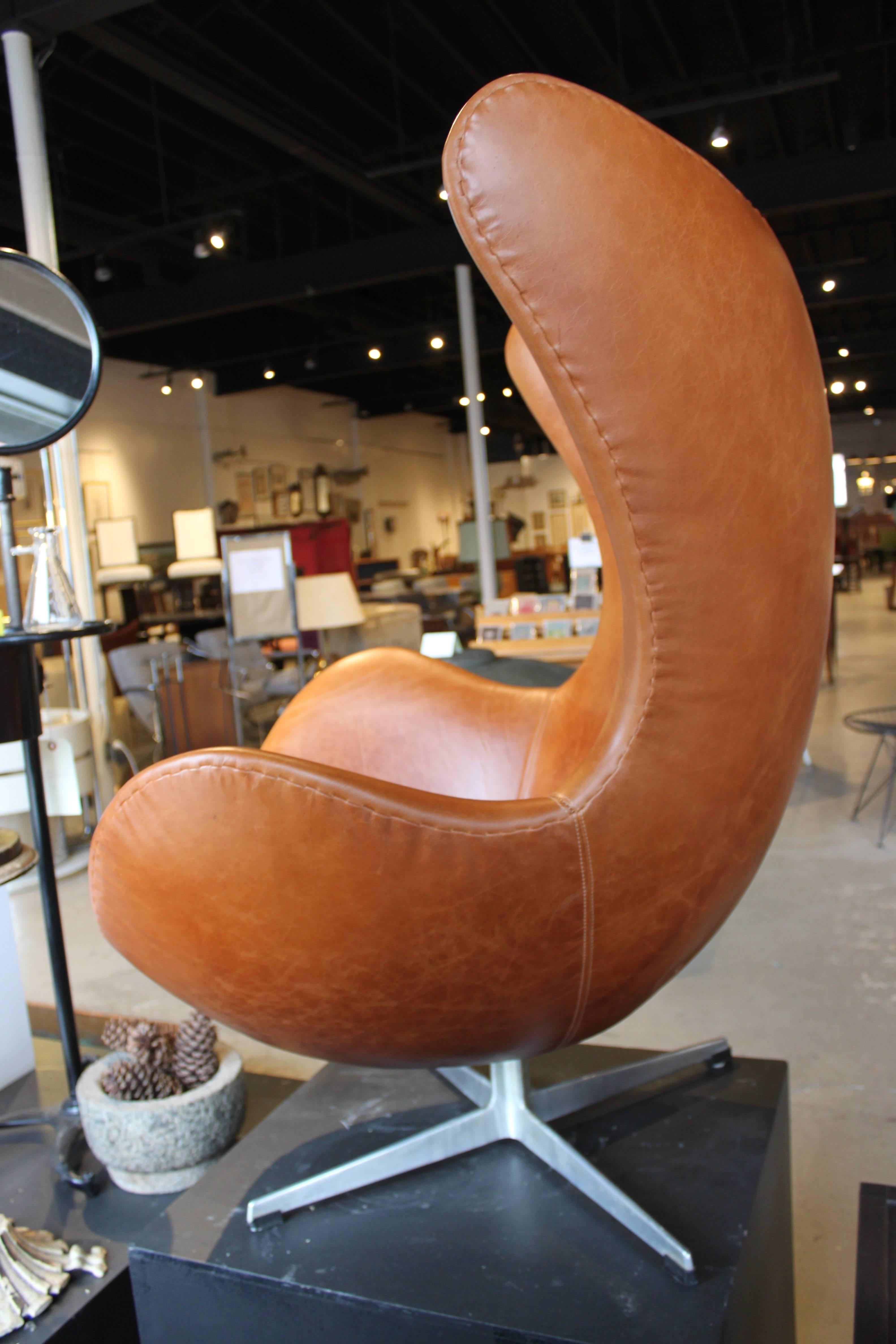 Vintage Arne Jacobsen Egg Chair Fritz Hansen In Excellent Condition In Hudson, NY