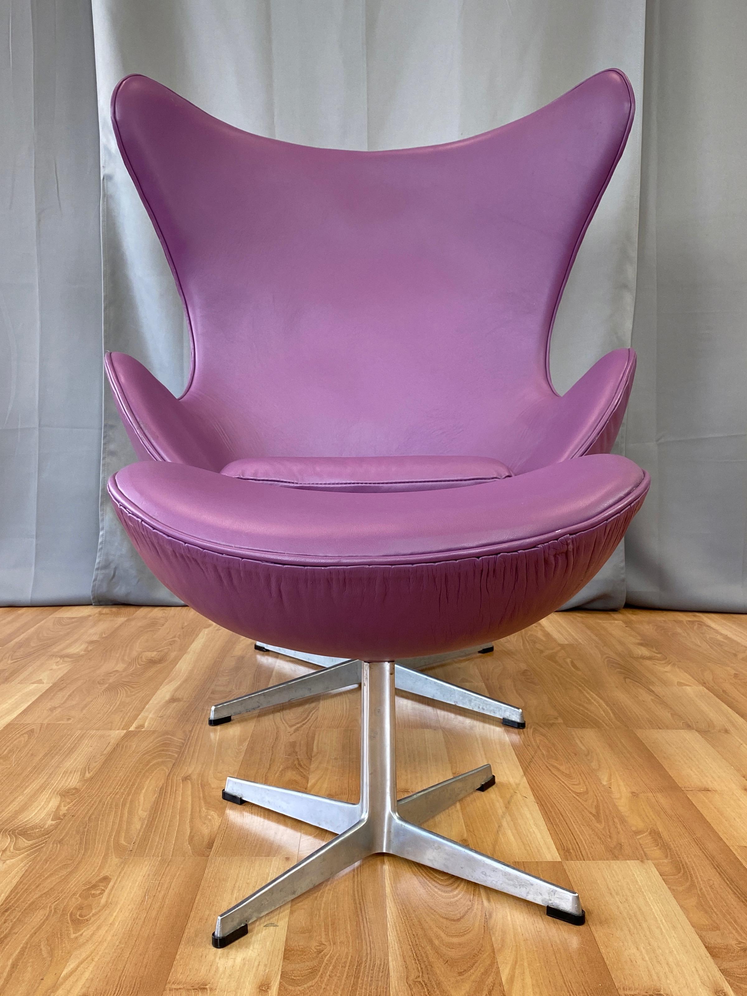 Scandinavian Modern Vintage Arne Jacobsen for Fritz Hansen Leather Egg Chair & Footstool Set, 1960s