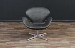 Vintage Arne Jacobsen Grey Leather "Swan" Chair for Fritz Hansen